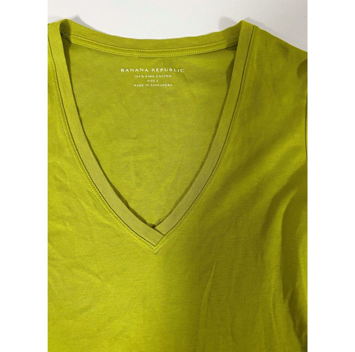 Banana Republic Lime Green V-Neck Short Sleeve Tee Shirt Top Blouse Size S ✨ Size S / US 4 / IT 40 - 3 Thumbnail