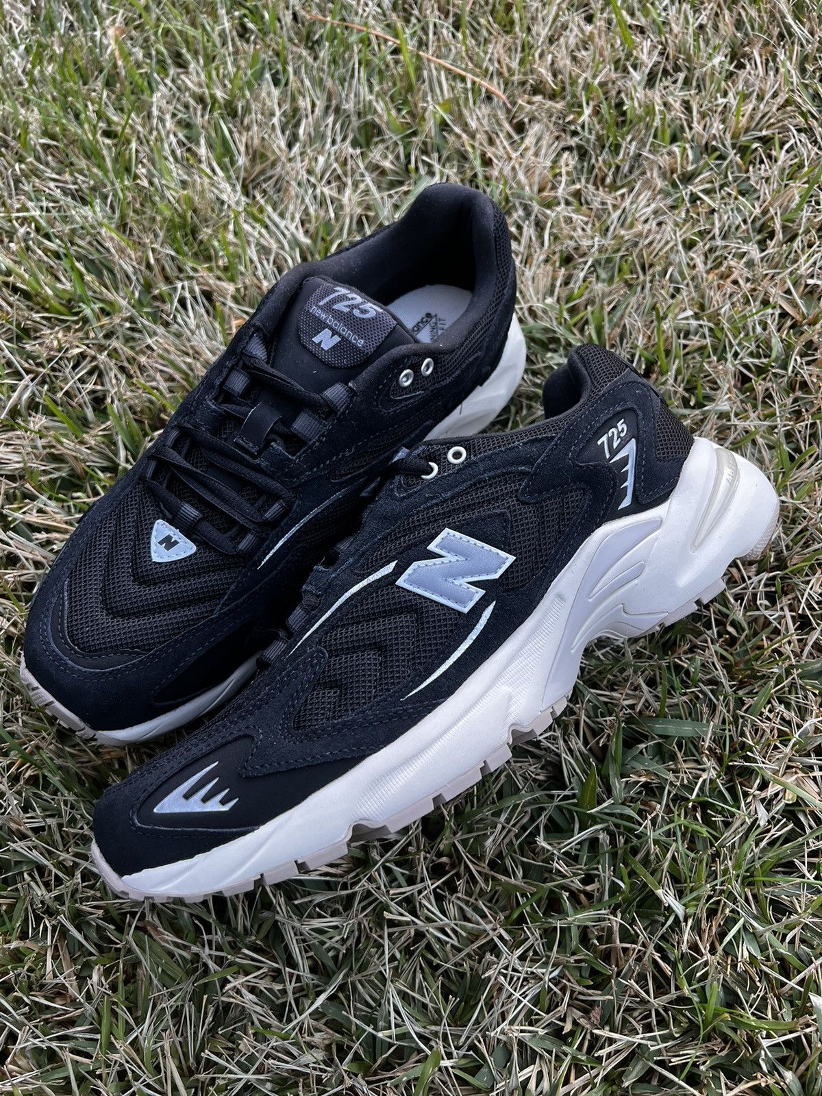 New Balance NEW New Balance 725 Black size 10 Mens shoes Size US 10 / EU 43 - 3 Thumbnail
