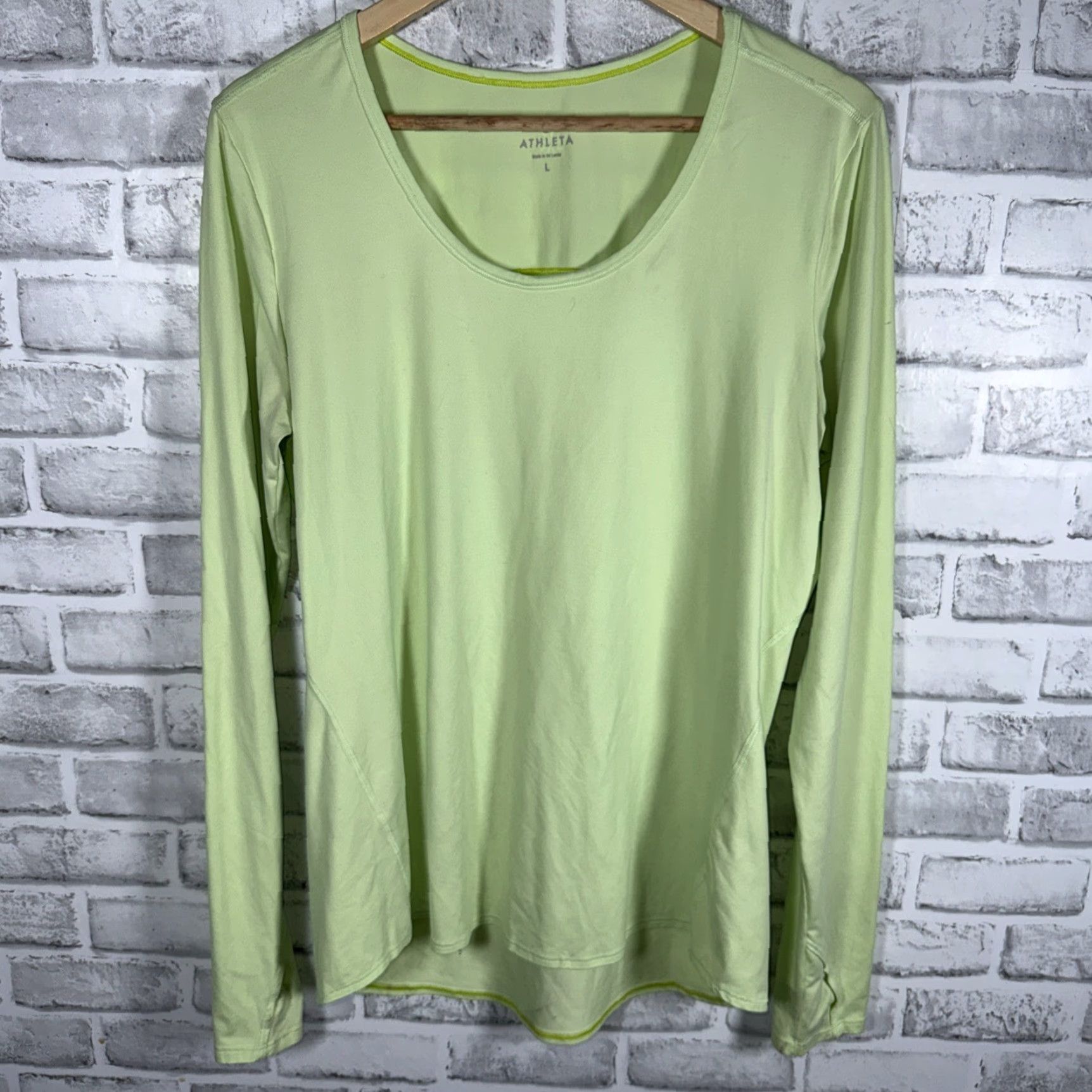 Athleta Athleta Green Long Sleeve Shirt Women's Size L User: Athleta Green Long Sleeve Shirt Women's Size L Size L / US 10 / IT 46 - 2 Thumbnail