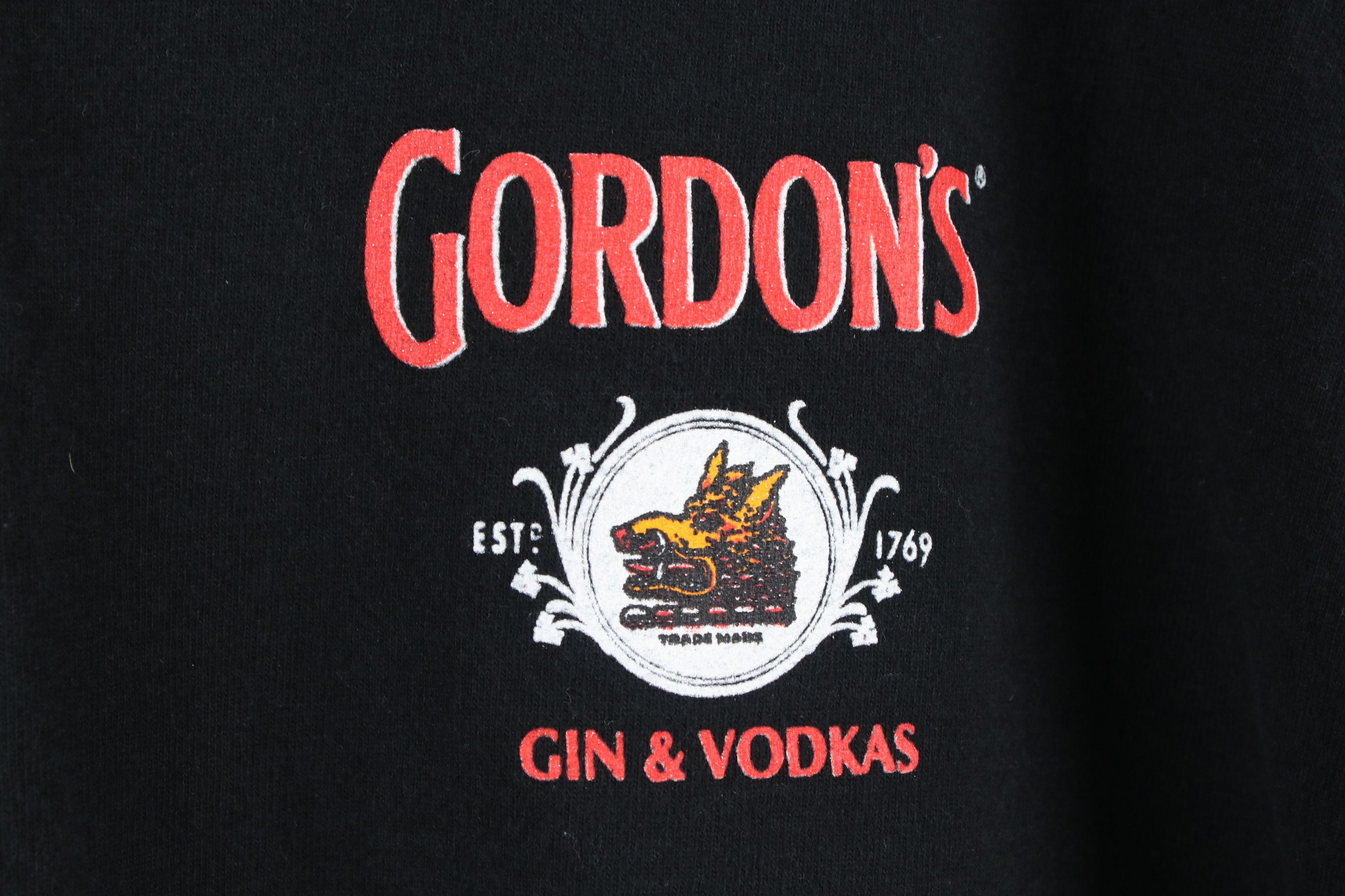 Vintage Vintage 90s Gordons Gin and Vodkas Short Sleeve T-Shirt Size US L / EU 52-54 / 3 - 4 Thumbnail