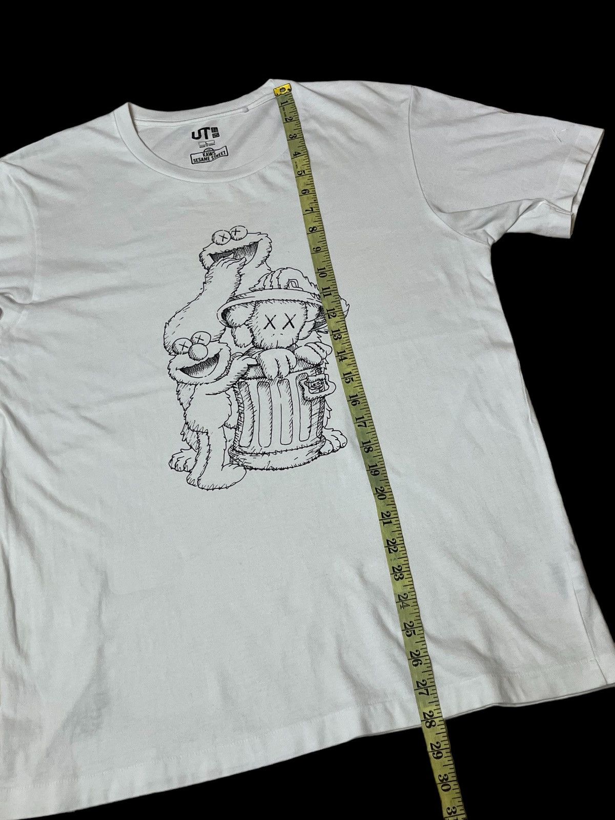 Kaws × Uniqlo NICE🔥🔥UNIQLO x KAWS x SESAME STREET COLLABORATION T SHIRT Size US L / EU 52-54 / 3 - 8 Thumbnail