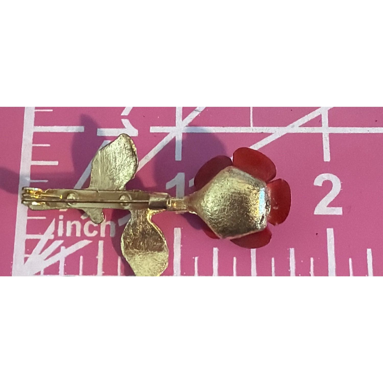 Other Vintage Metal Red Rose Pin Brooch Gold Tone 3D Stem Leaves 1 Size ONE SIZE - 4 Thumbnail