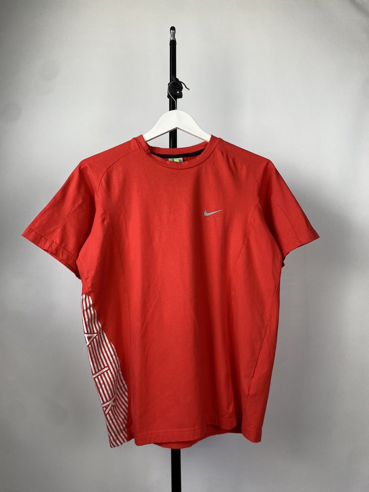 Nike × Vintage Vintage 90s 00s Nike Air Max red T-shirt Size US L / EU 52-54 / 3 - 1 Thumbnail
