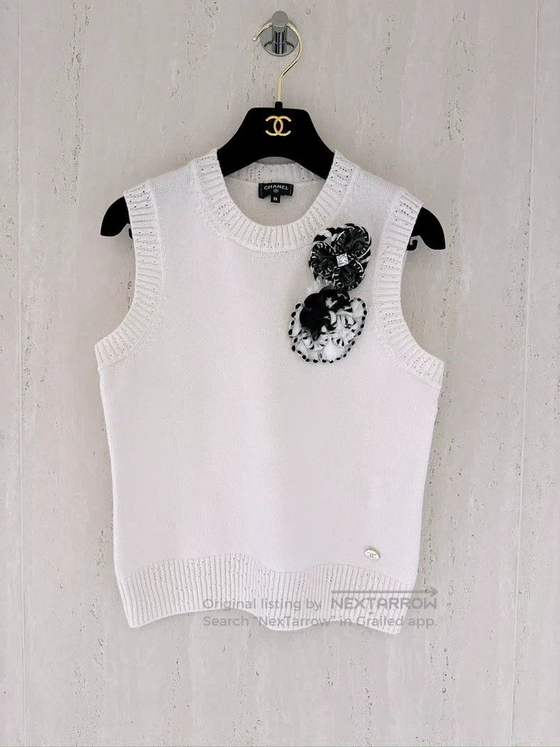 Chanel Chanel 23K white camelia vest Size XS / US 0-2 / IT 36-38 - 1 Thumbnail