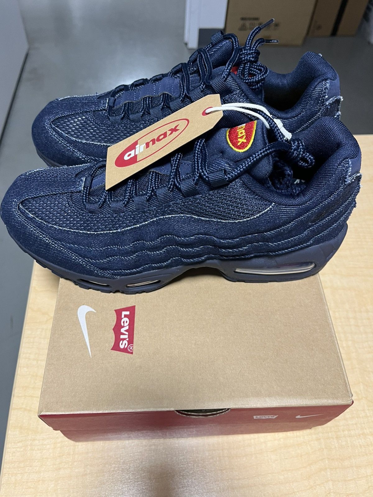 Levi's × Nike Nike Air Max 95 OG Levis Raw Denim (Friends & Family) Size US 9.5 / EU 42-43 - 2 Thumbnail