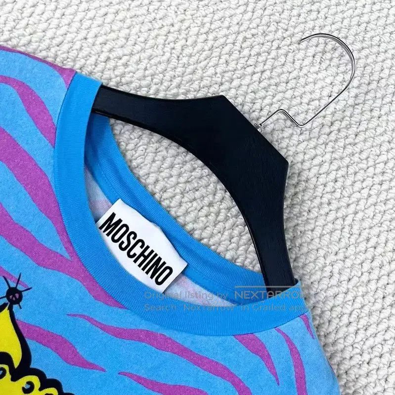 Moschino Moschino Women's Short Sleeve T-Shirt with Animal Print . Size S / US 4 / IT 40 - 3 Thumbnail