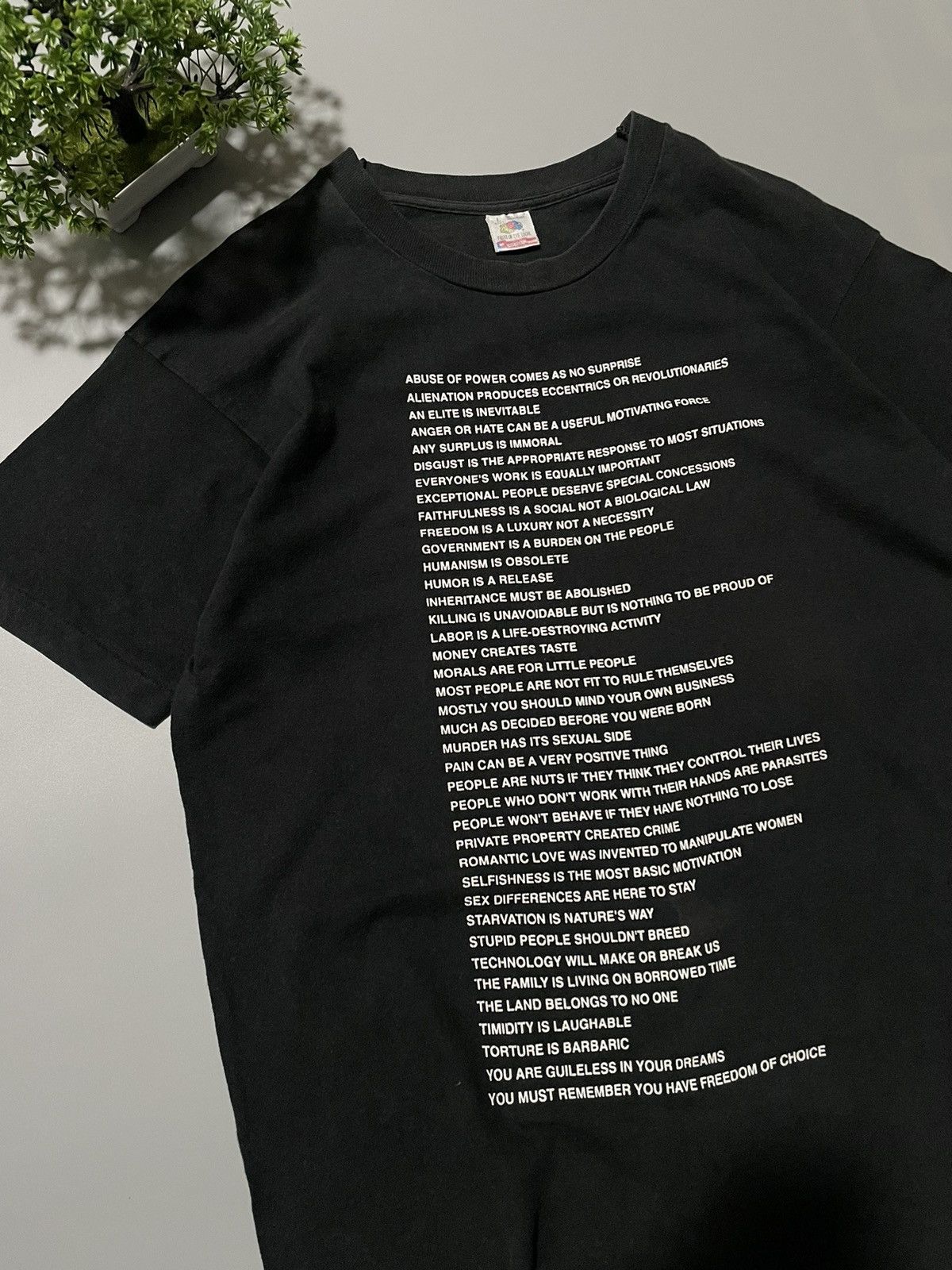 Vintage Vintage 90s Jenny Holzer Truism Art Tshirt Size US L / EU 52-54 / 3 - 1 Thumbnail