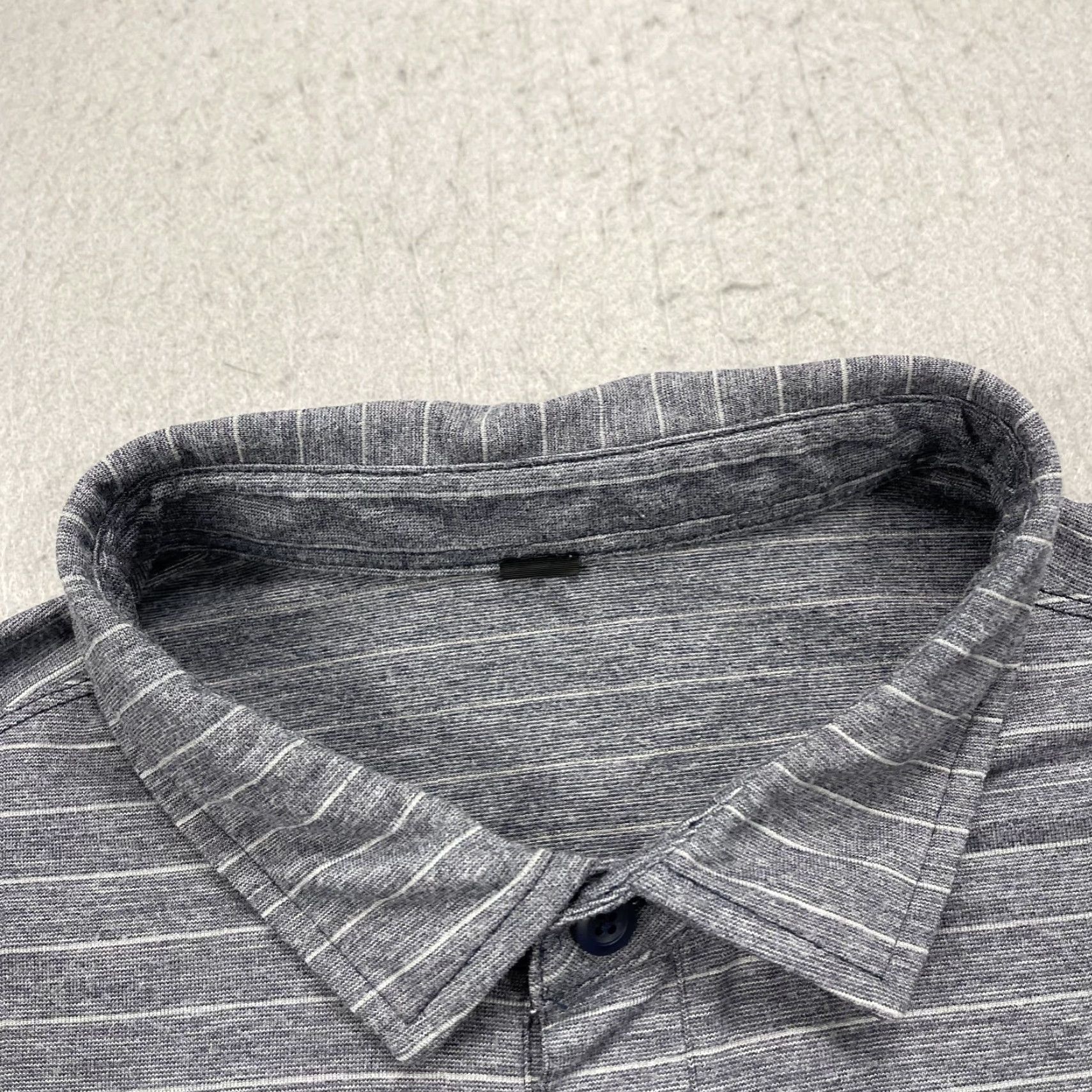 Lululemon Lululemon Polo Shirt Mens Small Striped Gray Heather Evolution Short Sleeve Golf Size US S / EU 44-46 / 1 - 4 Thumbnail