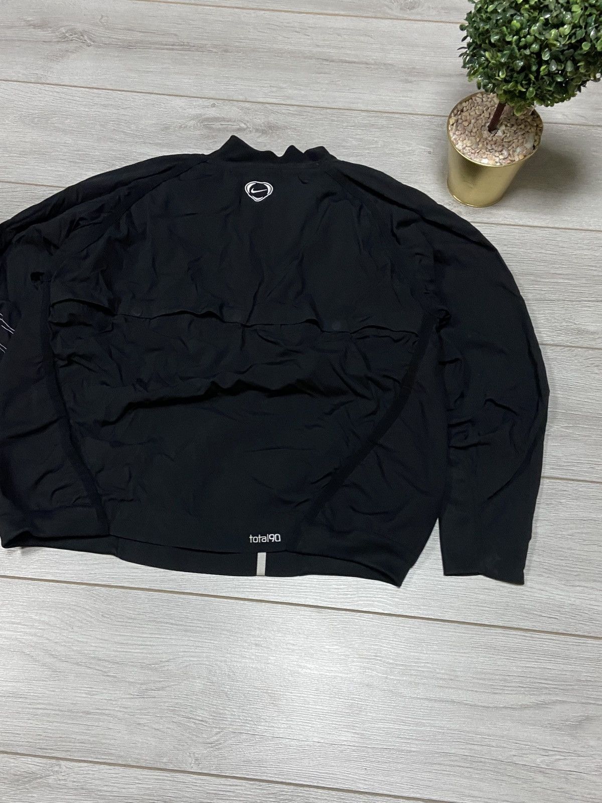 Nike Nike vintage centr swoosh total 90 nylon sweatshirt jacket Size US M / EU 48-50 / 2 - 12 Thumbnail