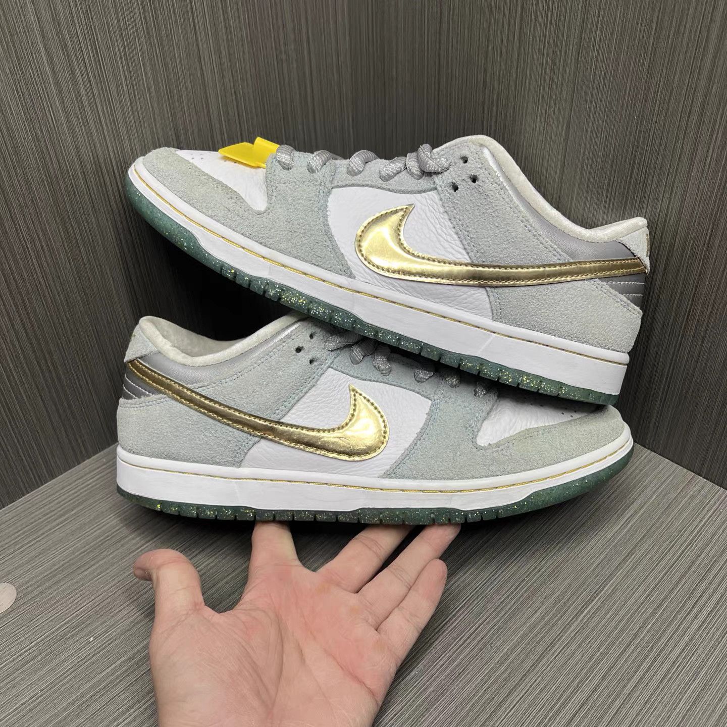 Nike Nike Dunk SB Pro "Holiday Special" (Frozen) Skate Shoes K15 Size US 11 / EU 44 - 5 Thumbnail