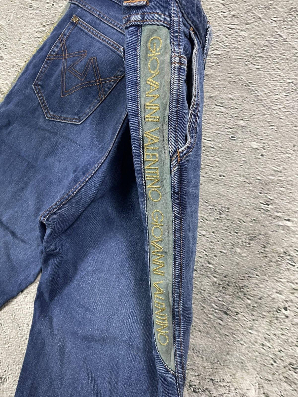 Giovanni Valentino Giovanni Valentino Jeans vintage baggy embroidery Size US 38 / EU 54 - 4 Thumbnail