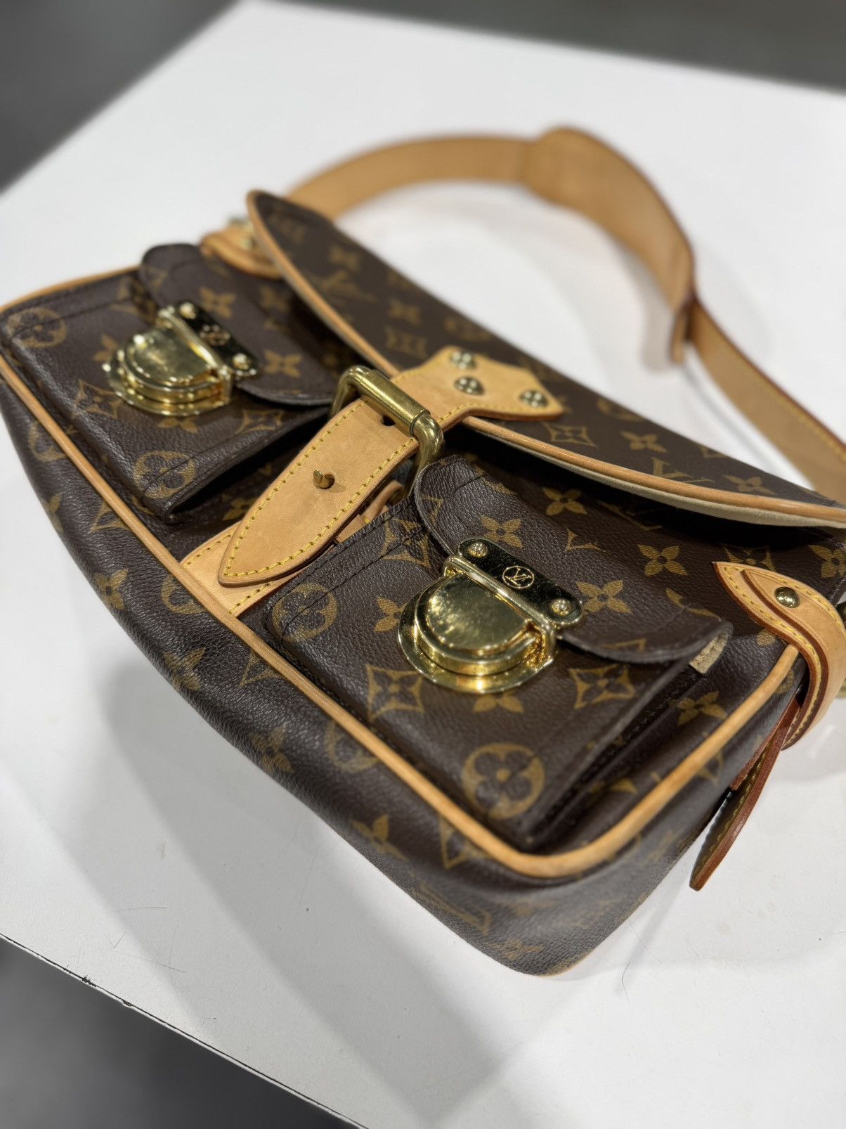 Louis Vuitton Louis Vuitton Monogram Hudson PM Bag Size ONE SIZE - 2 Thumbnail