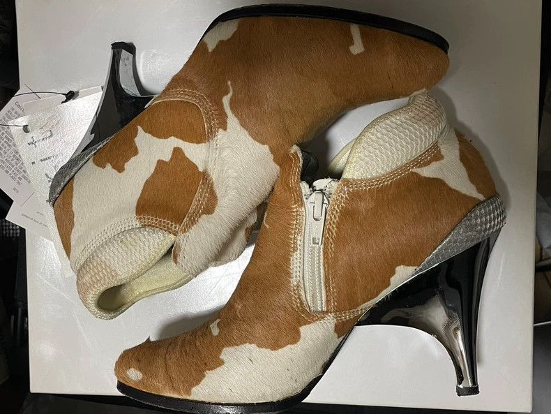 Undercover Undercover SizeXXS cow print high heels ankle boots women's Size US 5 / IT 35 - 3 Thumbnail