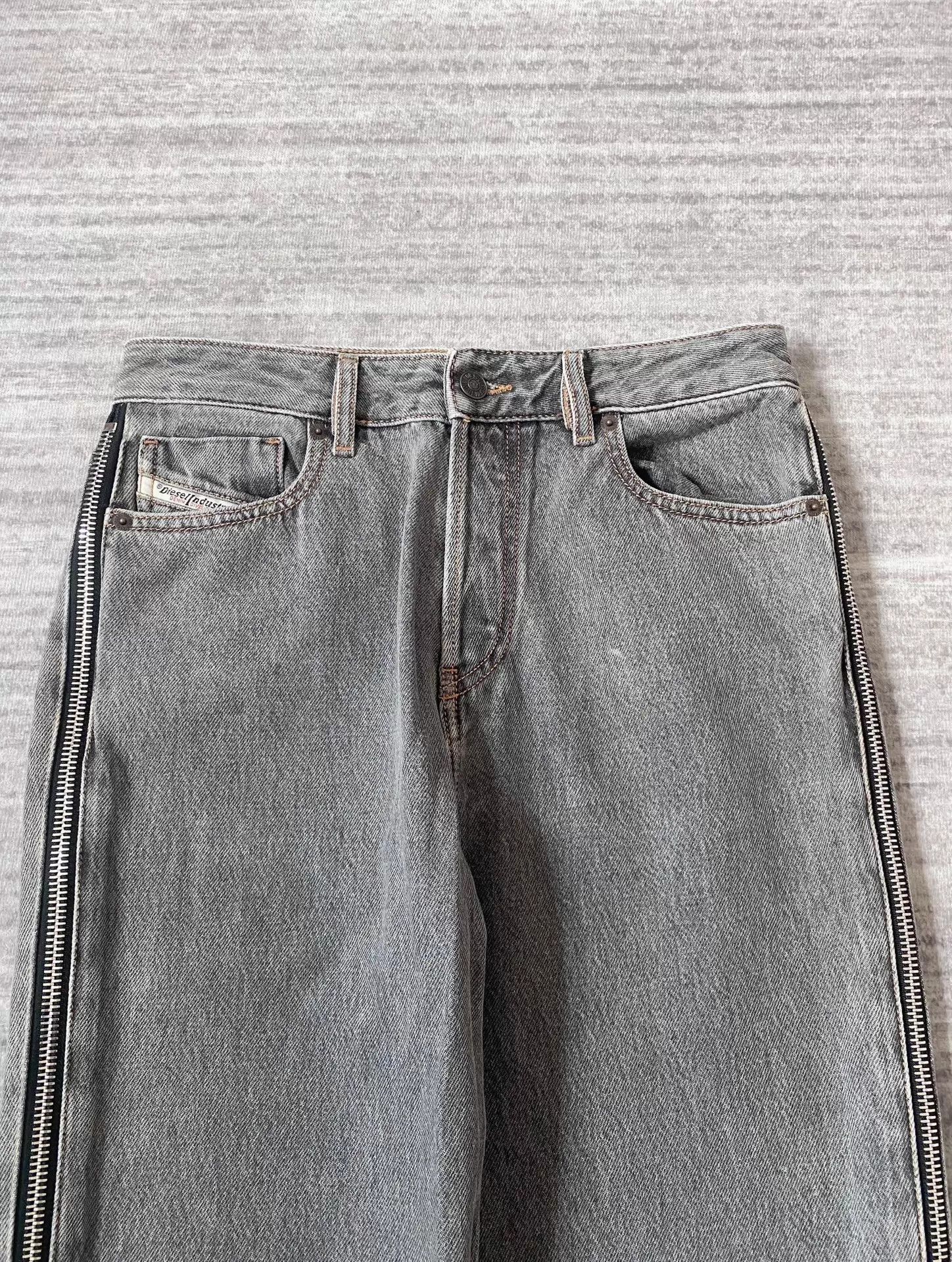 Diesel Diesel Black/Red Side-Zip Deconstructed Flared Jeans 29 Size US 29 - 2 Thumbnail