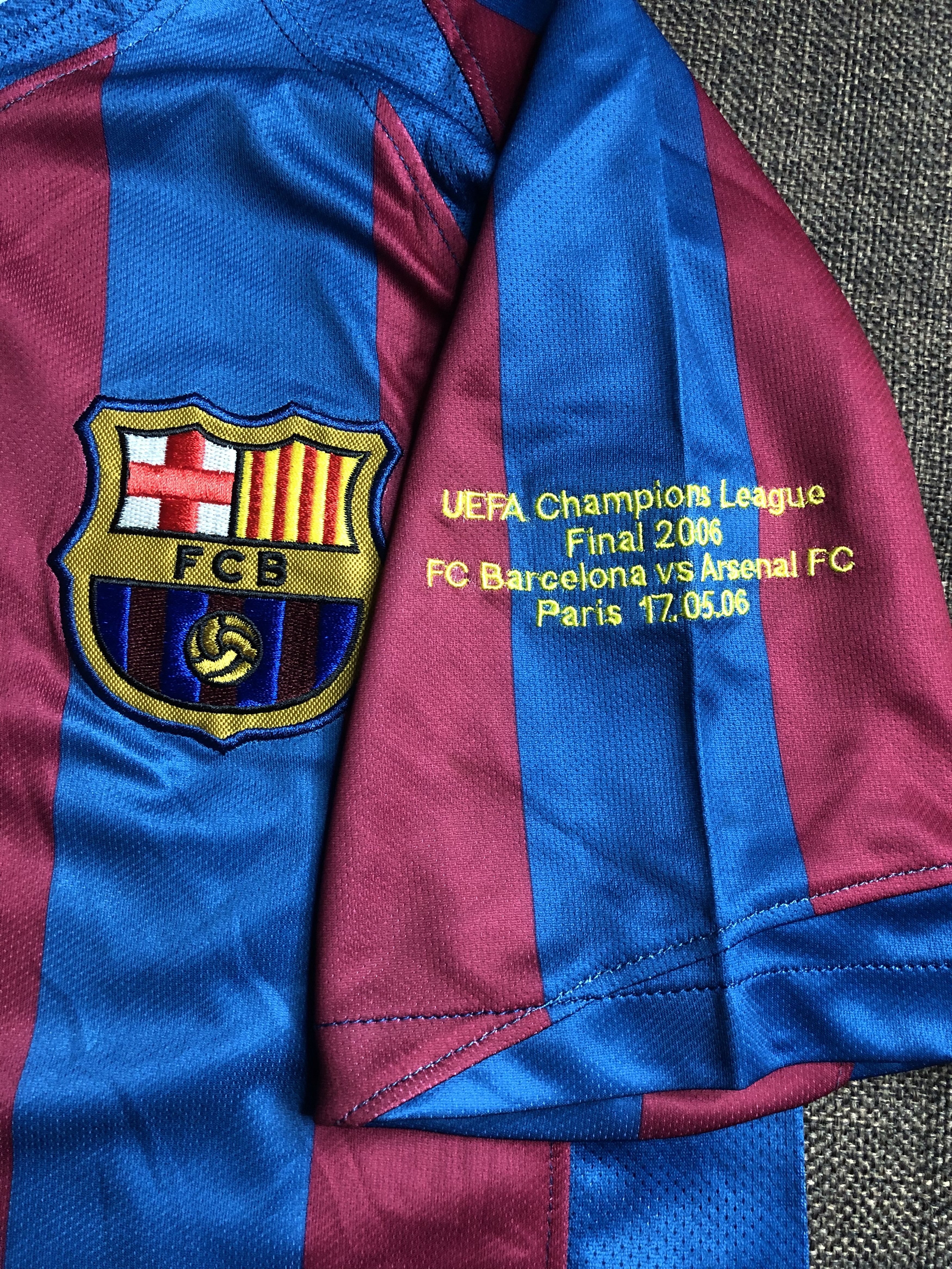 Vintage 2005-06 RONALDINHO HOME SOCCER JERSEY Size US L / EU 52-54 / 3 - 3 Thumbnail