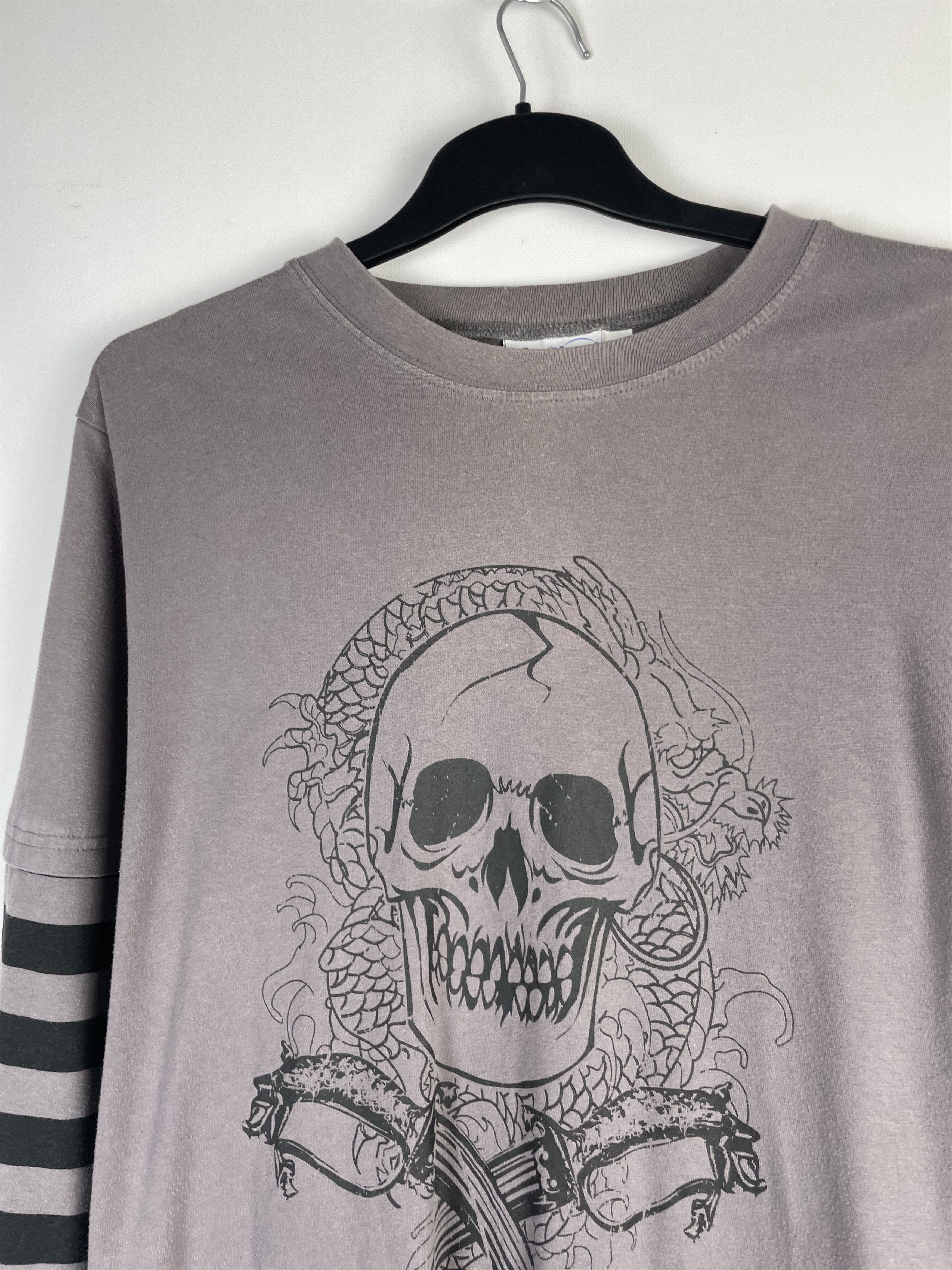 Disney Pirates of The Caribbean Vintage Longsleeve Size US L / EU 52-54 / 3 - 4 Thumbnail