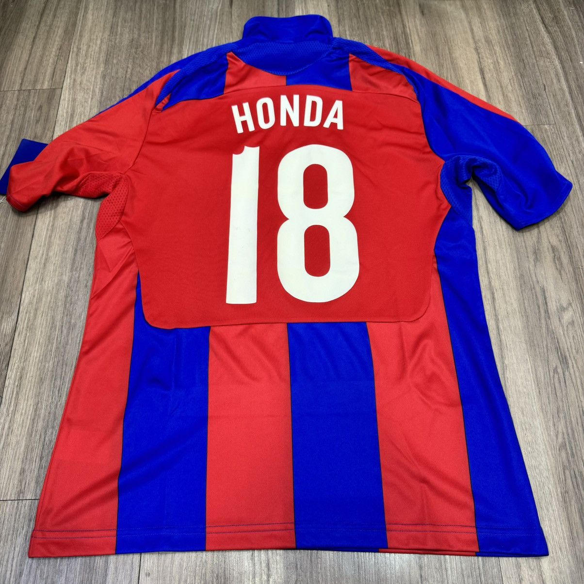 Reebok CSKA Moscow 10/11 Champions league home shirt #18 Honda(bnwt Size US M / EU 48-50 / 2 - 2 Thumbnail