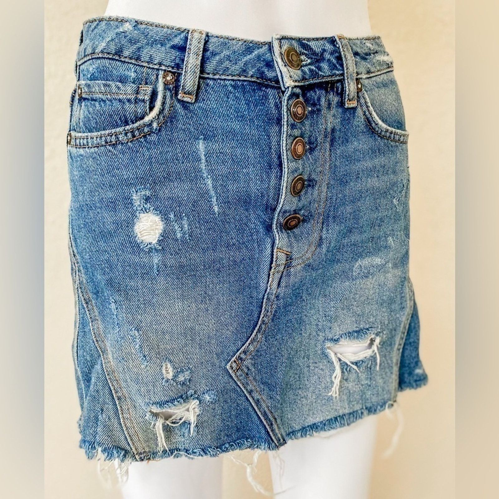 Free People We the Free Free People | Distressed Jean Denim Skirt | 24 Size 24" / US 00 / IT 34 - 1 Thumbnail