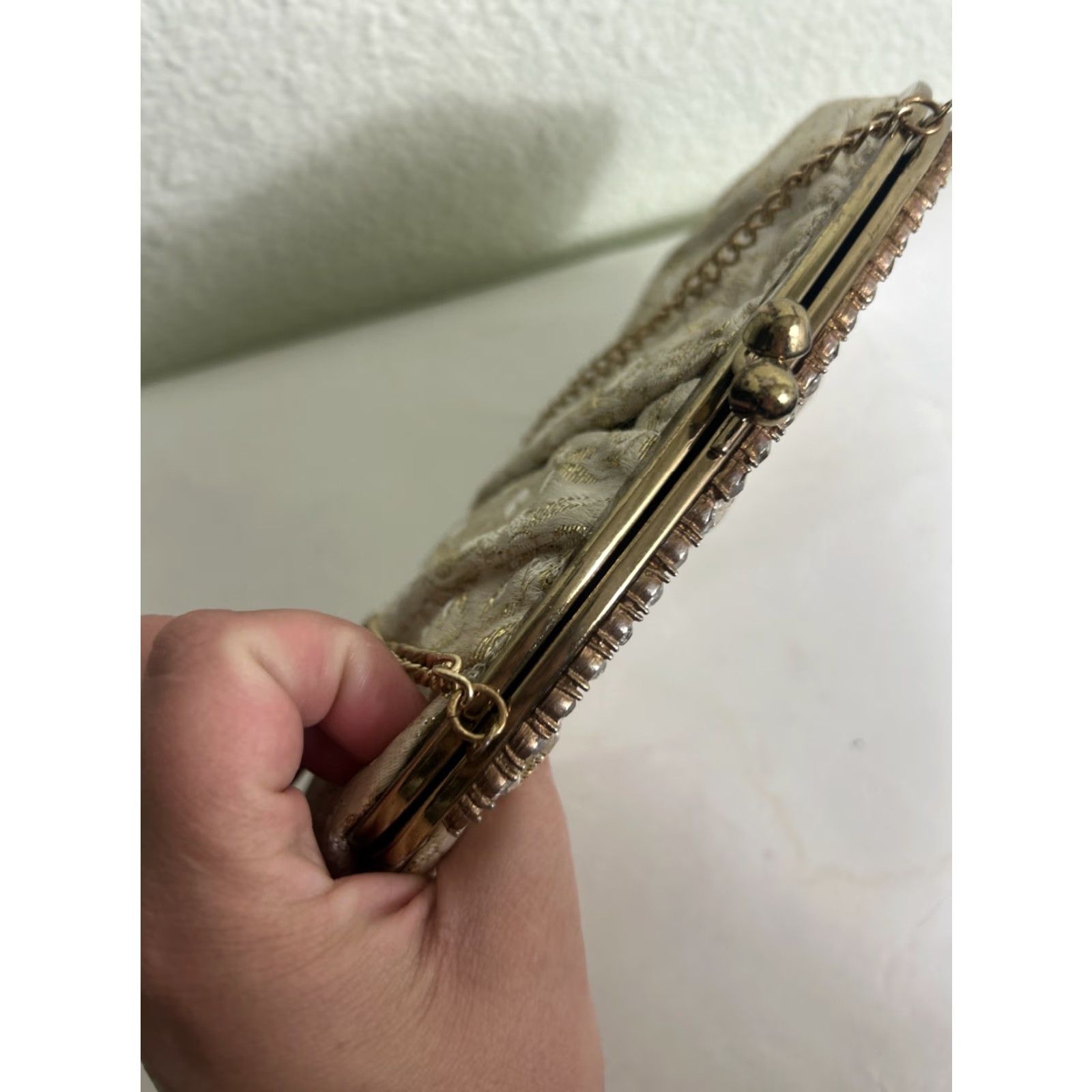 CLOSED VINTAGE Clasp Close Clutch Ivory Gold Floral Jeweled 8.5x5x1 with Chain Size ONE SIZE - 6 Thumbnail