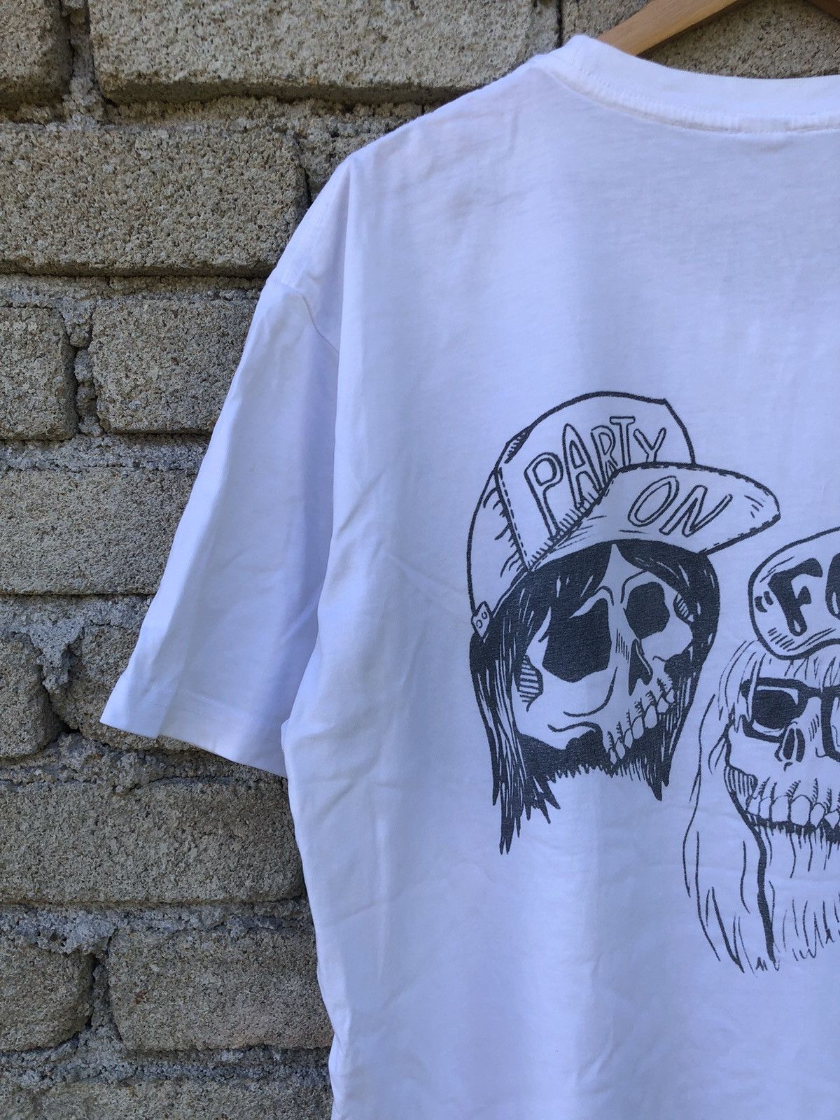 Vintage Vintage Y2K Movie Waynes World Skull Backhit Tee Size US L / EU 52-54 / 3 - 5 Thumbnail