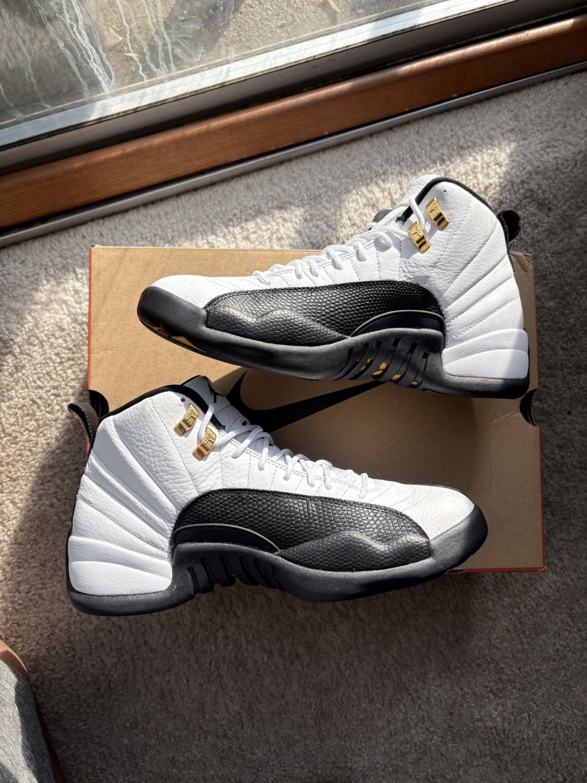 Jordan Brand Jordan 12 taxis Size US 8.5 / EU 41-42 - 2 Thumbnail