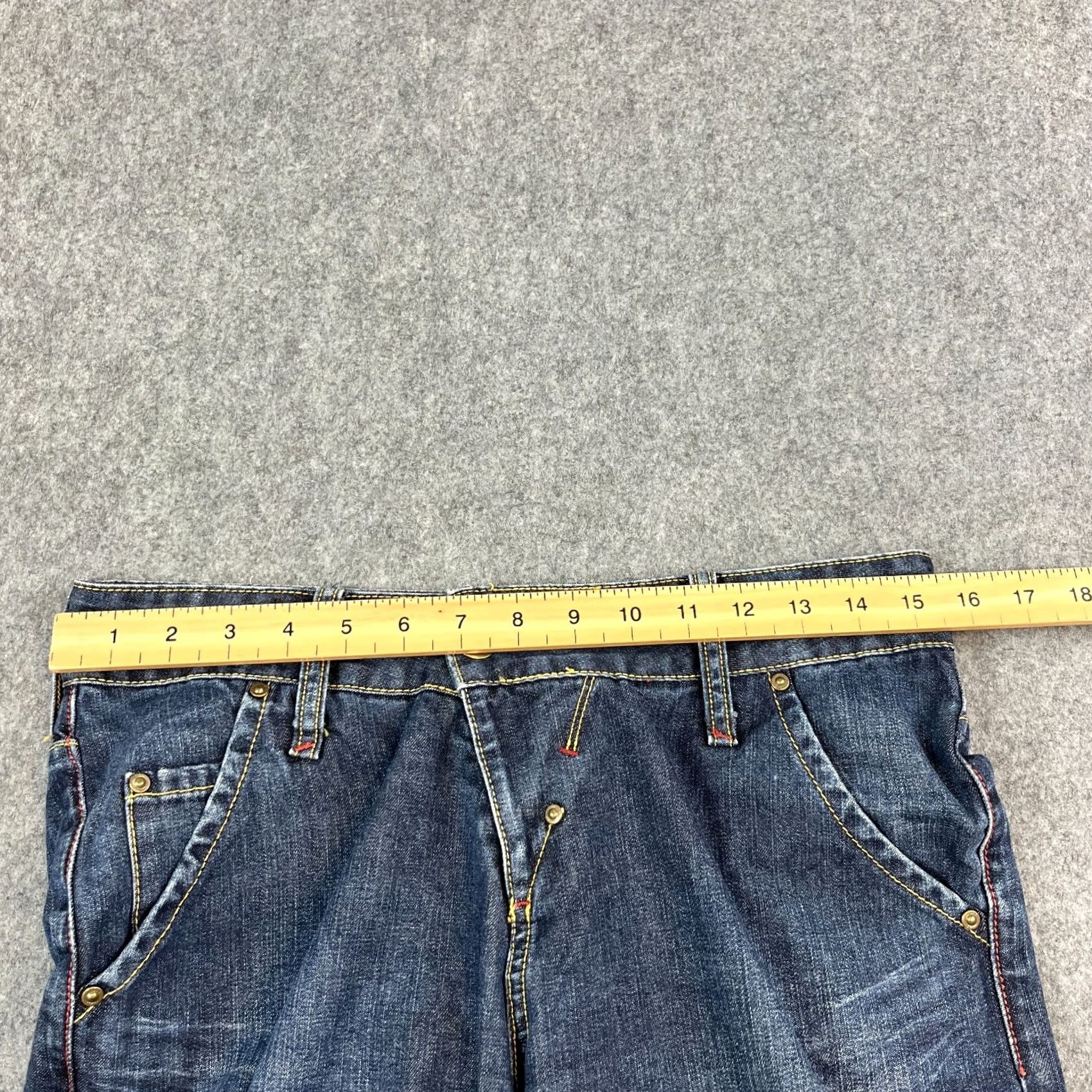 Lee VINTAGE Lee Jeans Relaxed Baggy Straight 29 28 Cinch Buckle Dark Wash Blue Mens Jeans 29 28 Regular Cotton Denim Subcategory: 5-Pocket Design Size US 29 - 6 Thumbnail