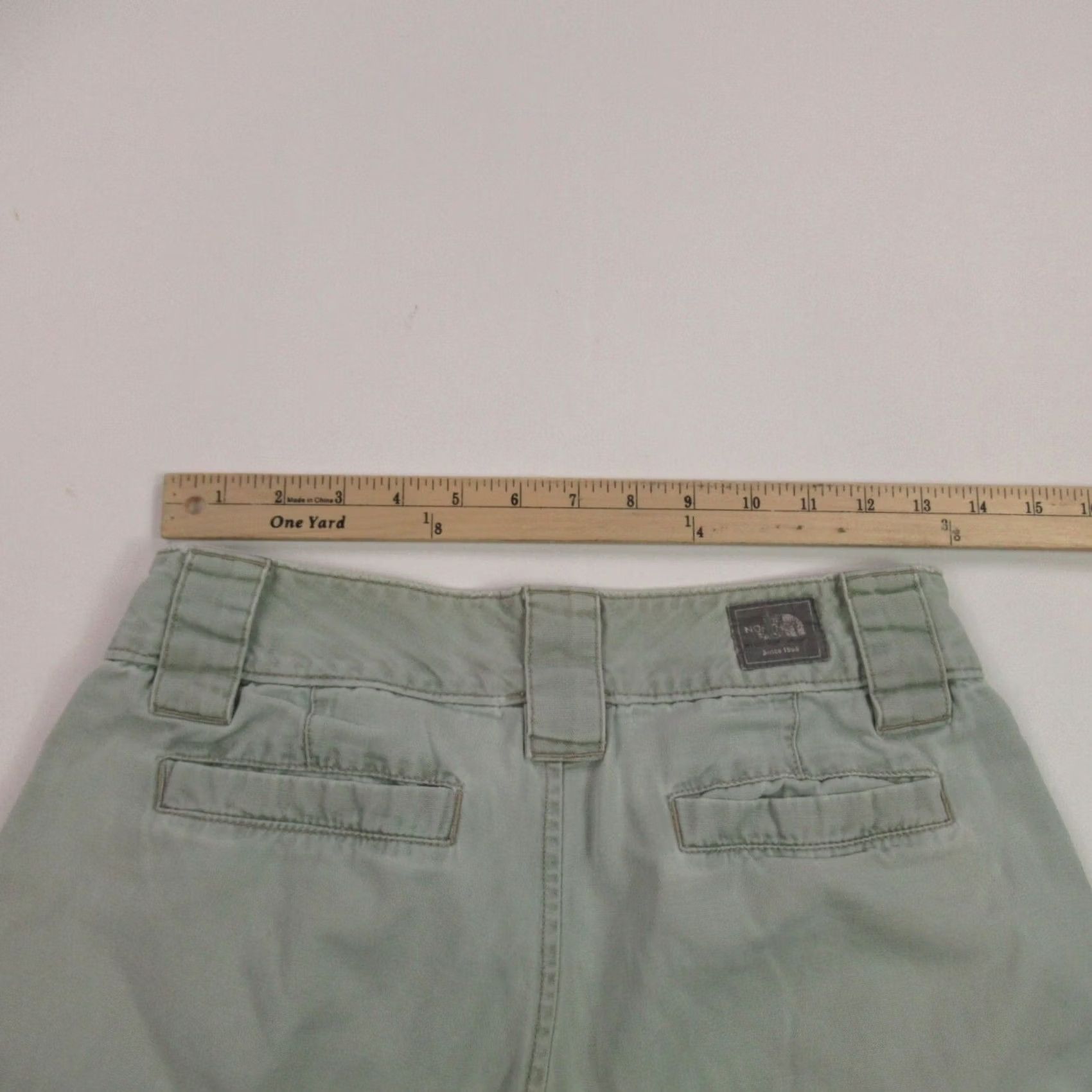 The North Face The North Face Shorts Womens 4 Lightweight Pockets Gray Chino Casual Outdoor VINTAGE (no) Size 27" / US 4 / IT 40 - 4 Thumbnail