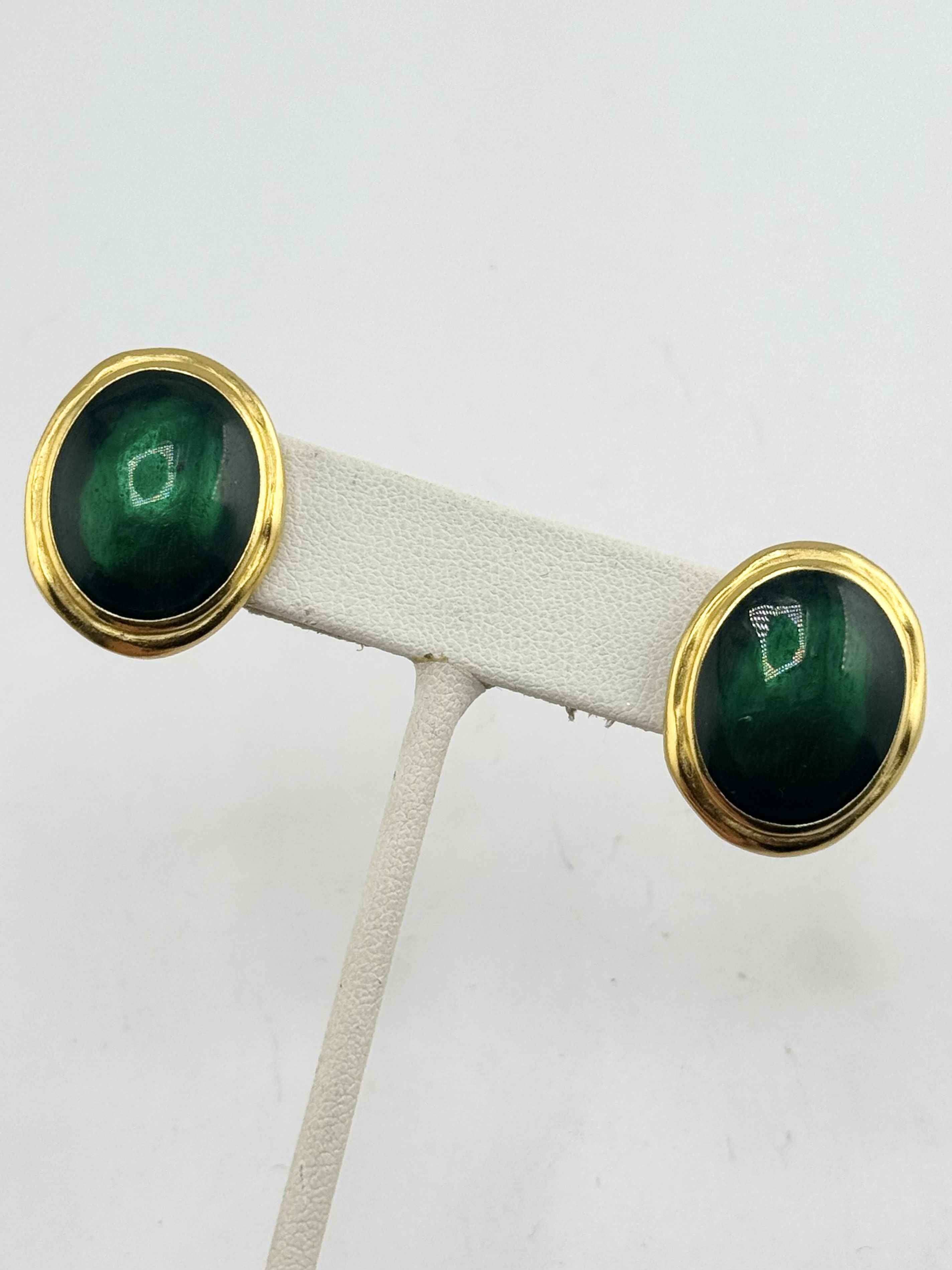 Vintage Vintage Trifari green enamel earrings Size ONE SIZE - 1 Thumbnail