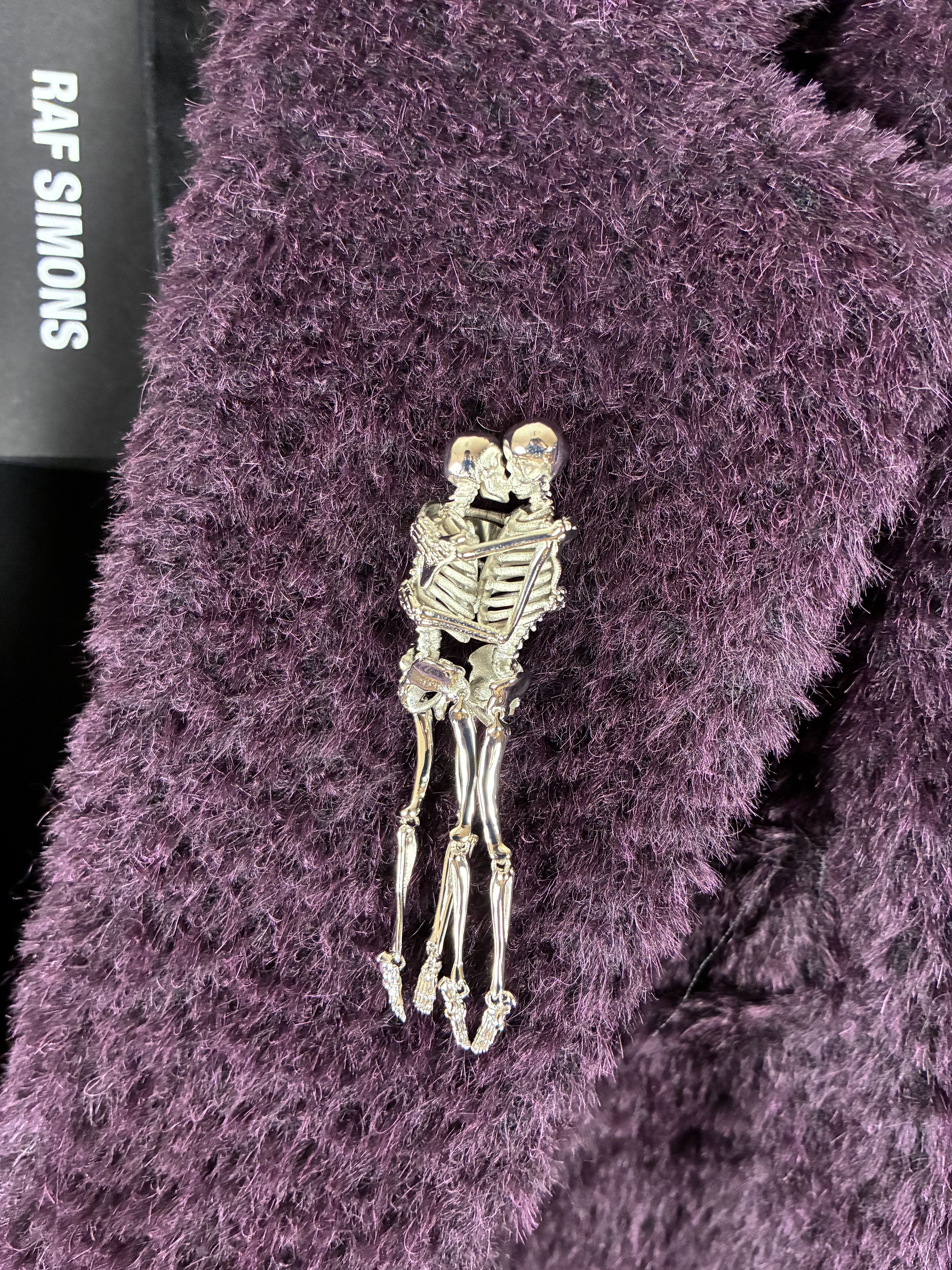 Raf Simons RARE Raf Simons AW22 Runway Kissing Skeleton Brooch Size ONE SIZE - 3 Thumbnail