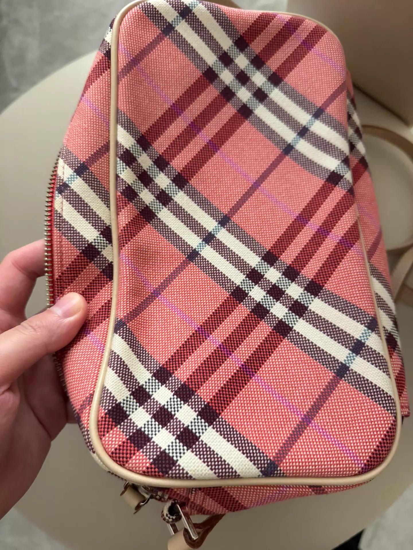 Burberry Burberry Authentic Camera Bag Good Condition Size ONE SIZE - 5 Thumbnail