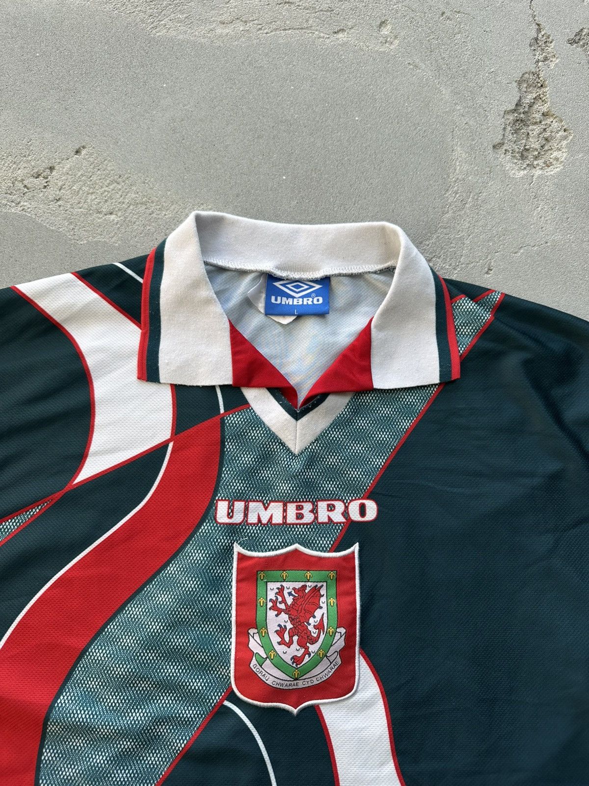 Umbro × Vintage Wales 1995-1996 Umbro Away Soccer Jersey Size US L / EU 52-54 / 3 - 2 Thumbnail
