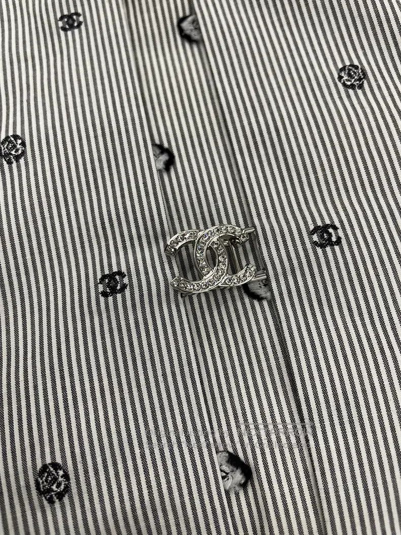 Chanel Chanel Short-sleeved shirt with diamond button striped pol Size XS / US 0-2 / IT 36-38 - 2 Thumbnail