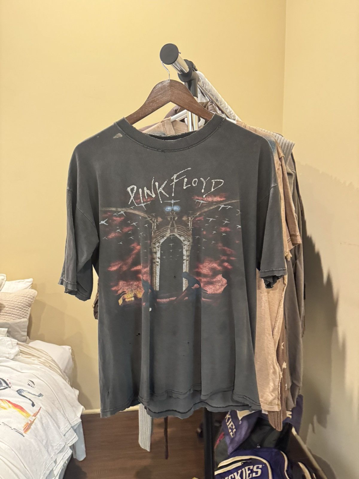Vintage Pink Floyd “The Wall” Vintage T-Shirt Size US L / EU 52-54 / 3 - 1 Thumbnail