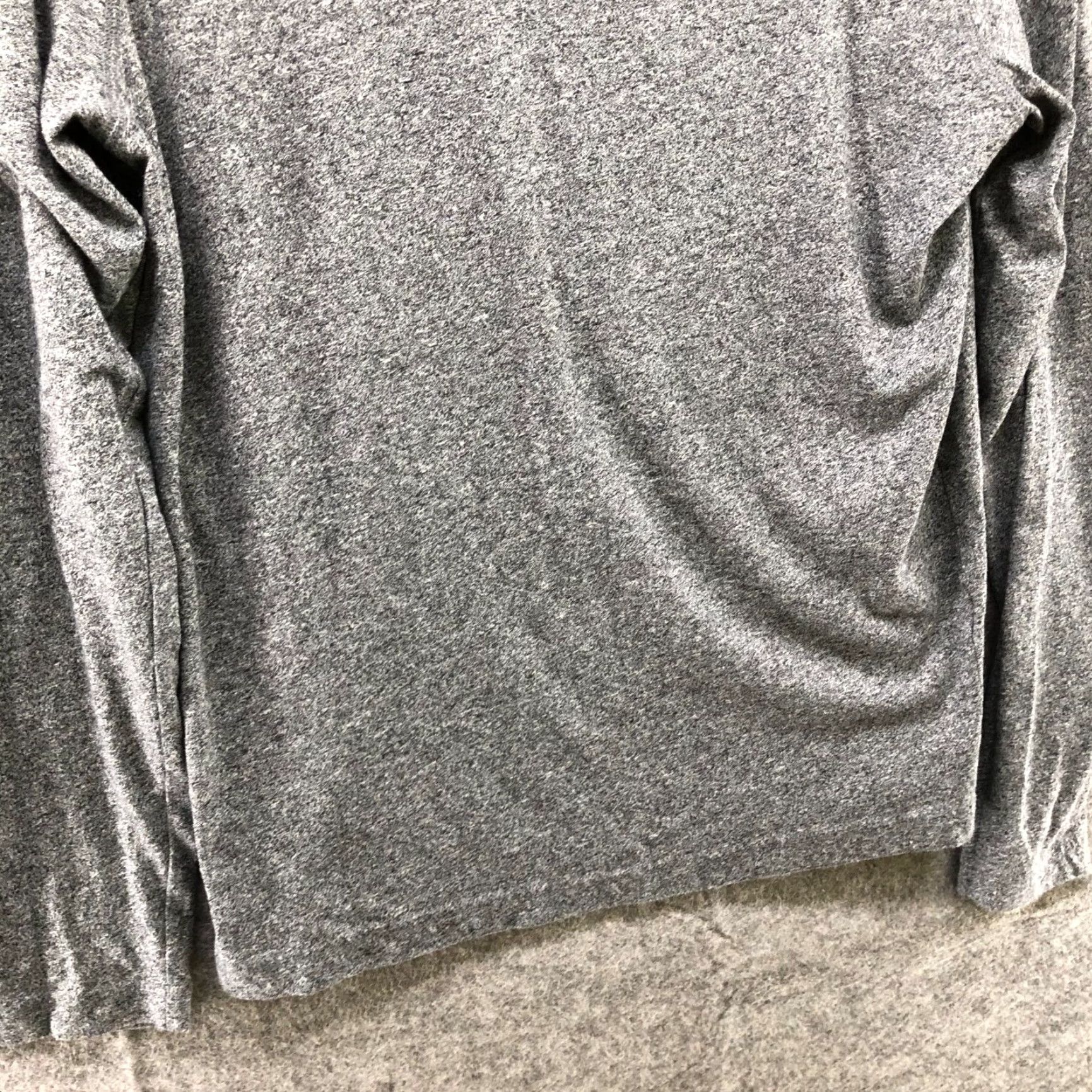 Banana Republic VINTAGE Banana Republic Mens Long Sleeve T Shirt Regular Fit Gray Moisture Wicking Crew Neck Active 90s Size US M / EU 48-50 / 2 - 4 Thumbnail