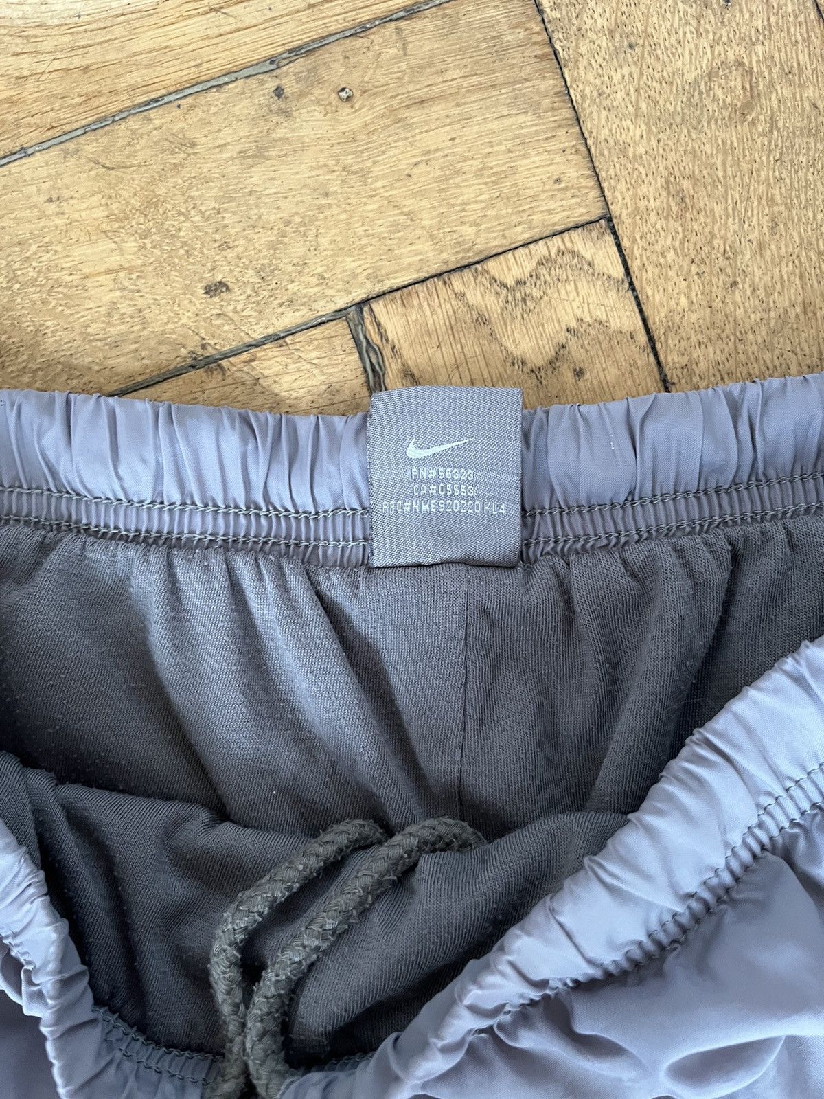 Nike Vintage Nike Baggy Track Pants Nylon Drill Swoosh Y2K USA Size US 32 / EU 48 - 8 Thumbnail