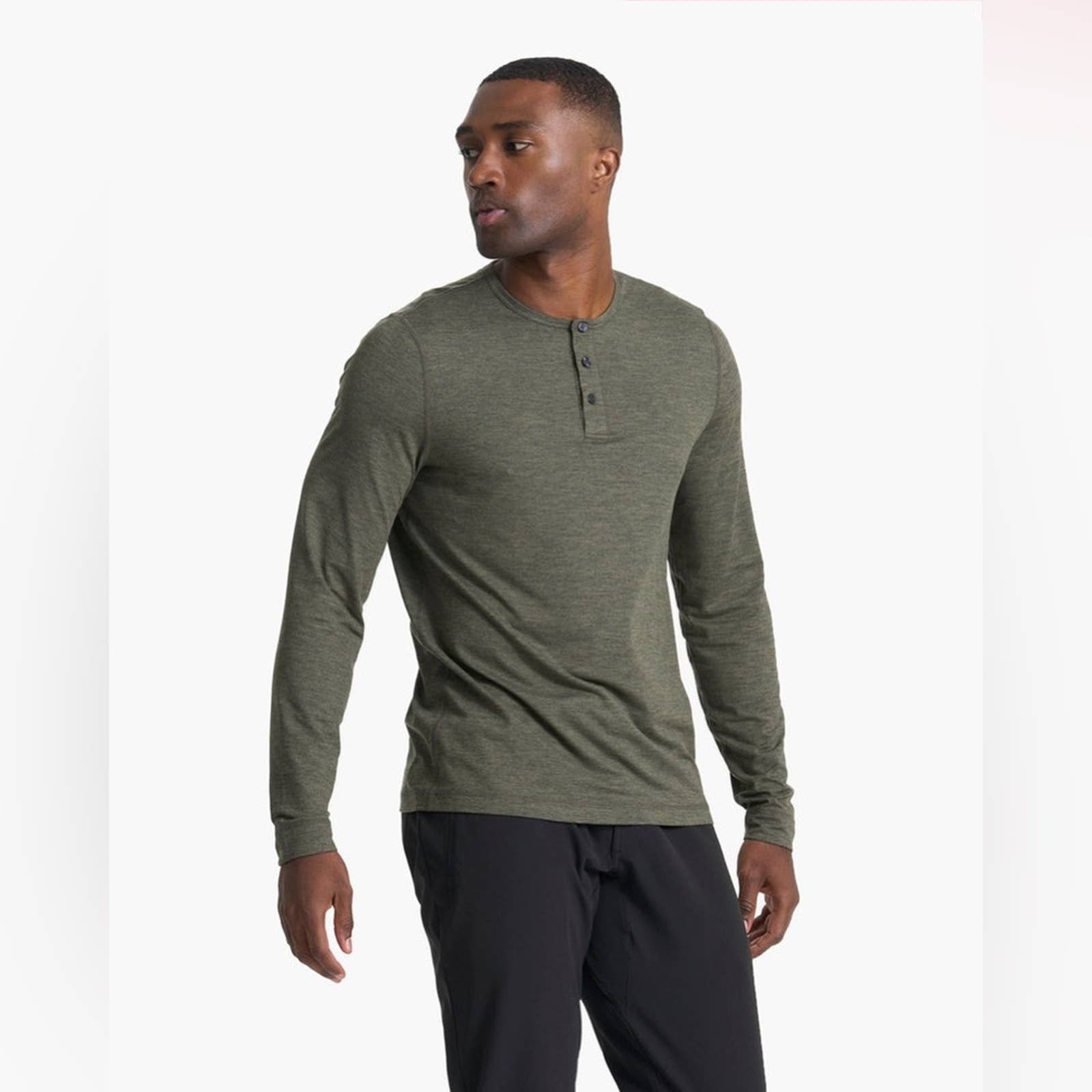 Vuori Vuori LongSleeve Ease Performance Henley (size M) Grailed