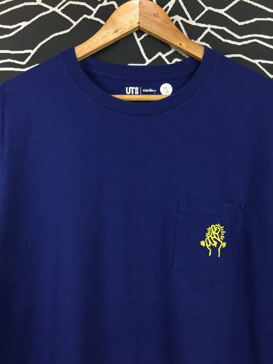 Keith Haring × Uniqlo × Vintage Keith Haring Fingers Crossed Pop Art Icons Uniqlo Pocket Tee Size US XL / EU 56 / 4 - 3 Thumbnail