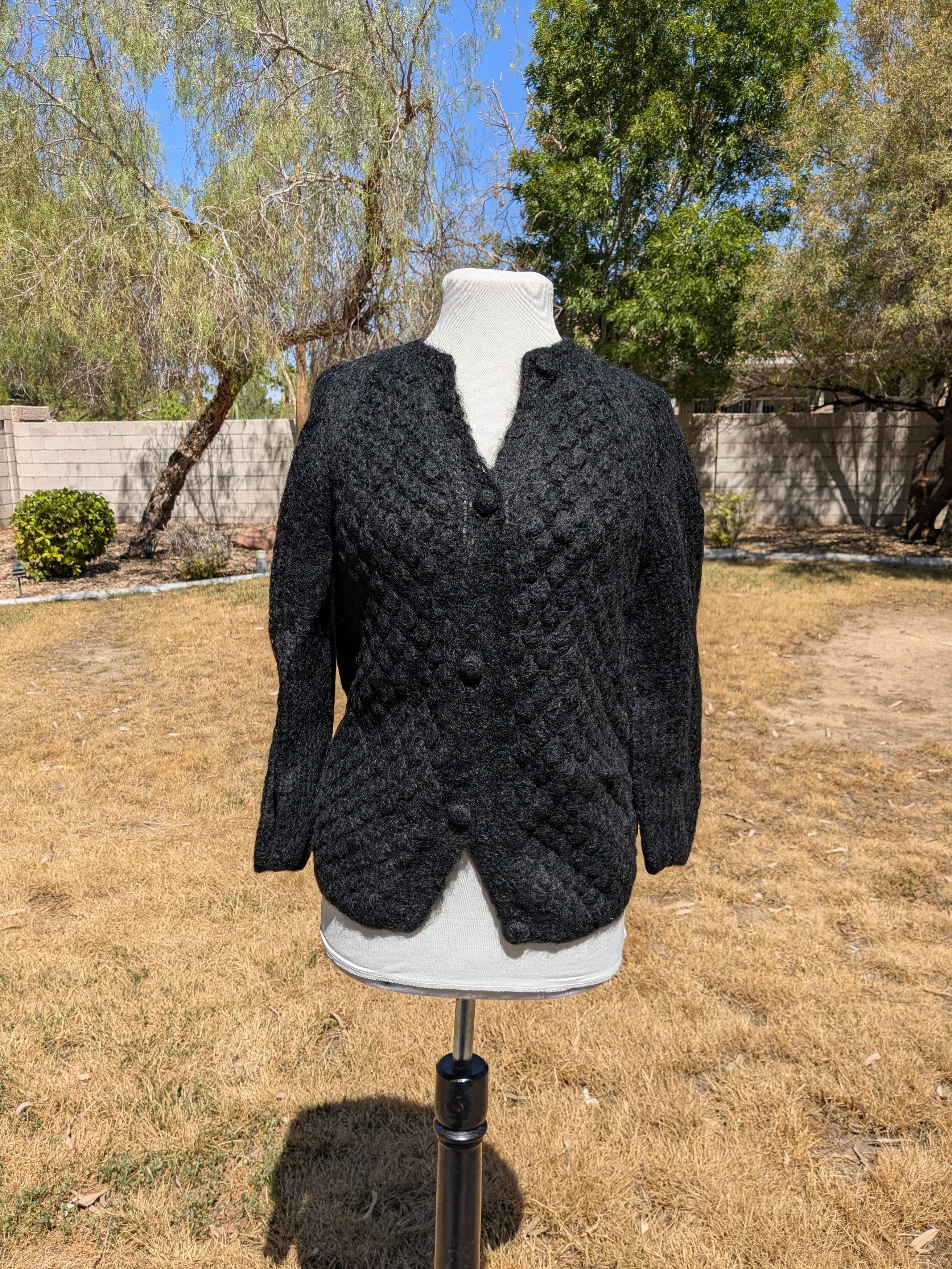 Vintage Classic Petite Vintage 1960s Mohair Knit Sweater Cardigan Size M / US 6-8 / IT 42-44 - 1 Thumbnail