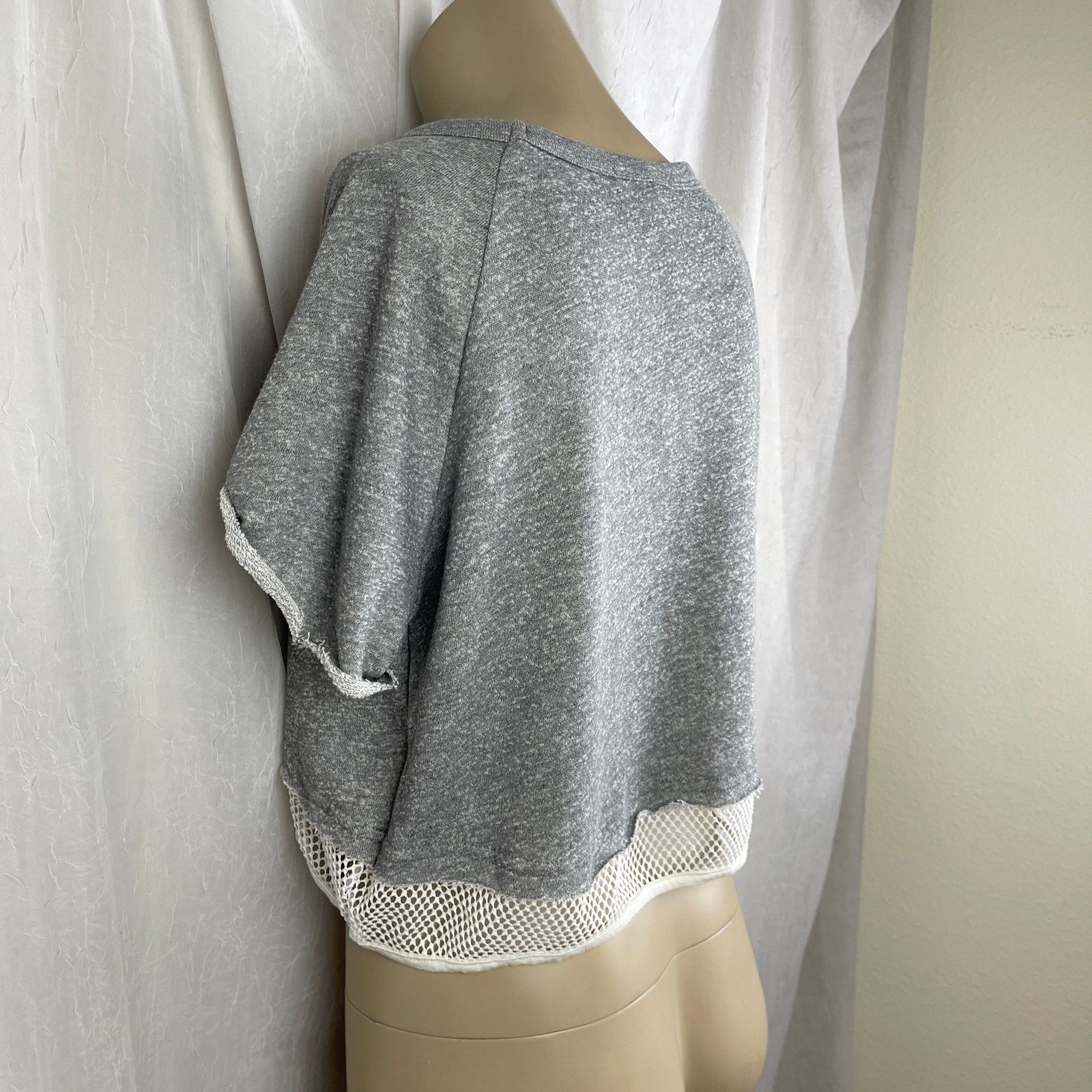 Forever 21 Forever 21 Grey Crop Sweatshirt White Mesh Athletic Top NWT Size L / US 10 / IT 46 - 11 Thumbnail