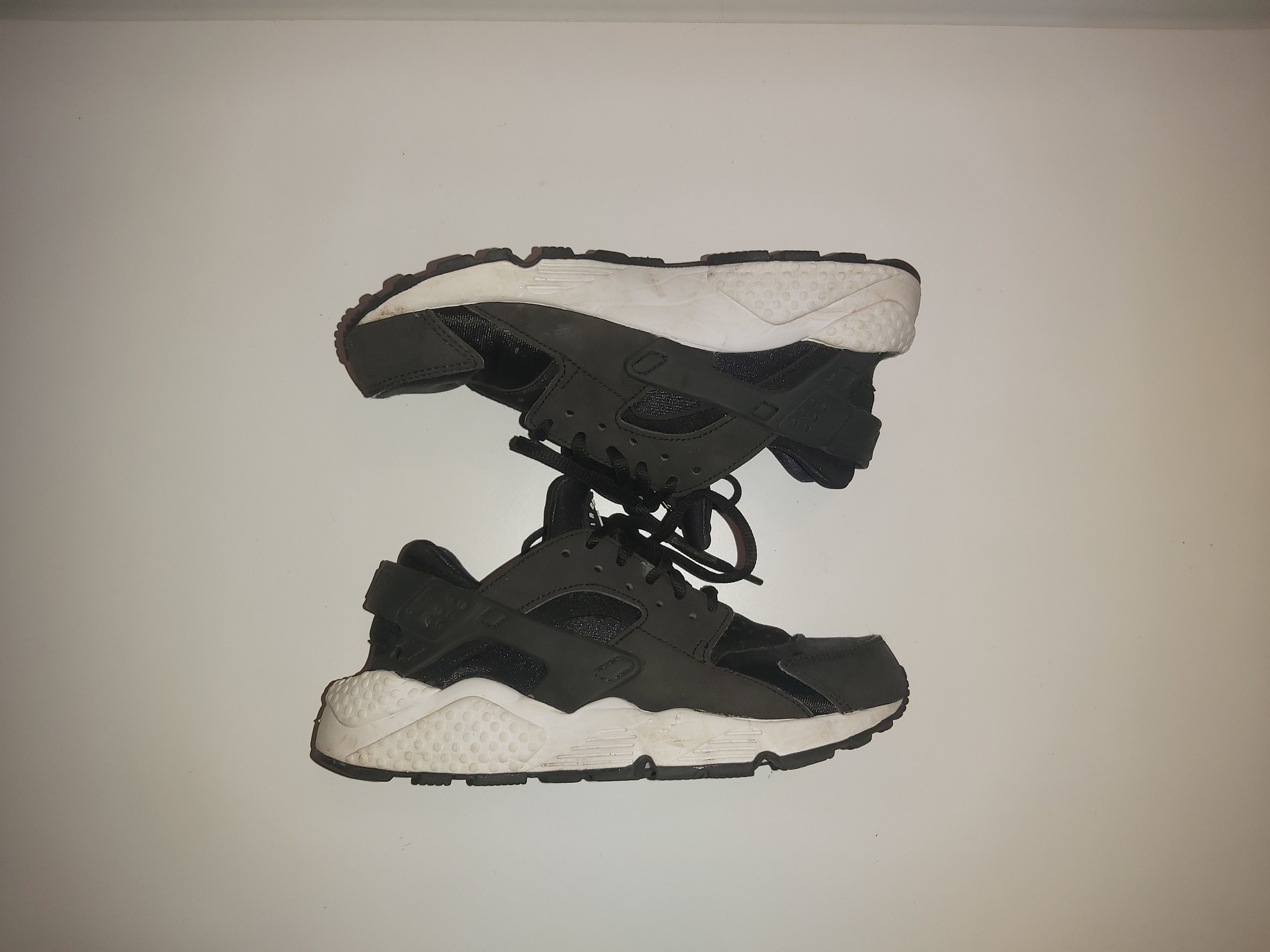 Nike 35,5eur 5us NIKE AIR HUARACHE WMNS "Black-White" 634835-006 Size US 5 / IT 35 - 19 Thumbnail
