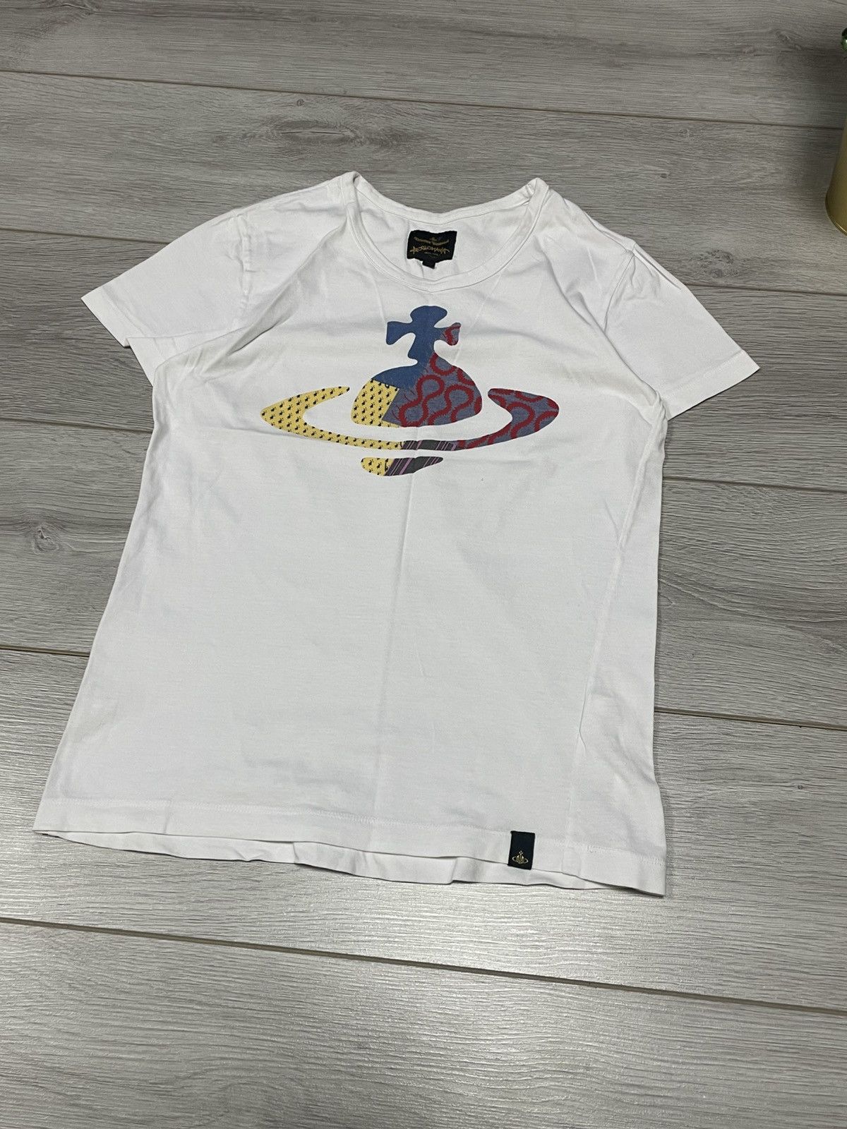 Vivienne Westwood Vivienne Westwood big embossed orb bottle tee shirt Size US XS / EU 42 / 0 - 2 Thumbnail