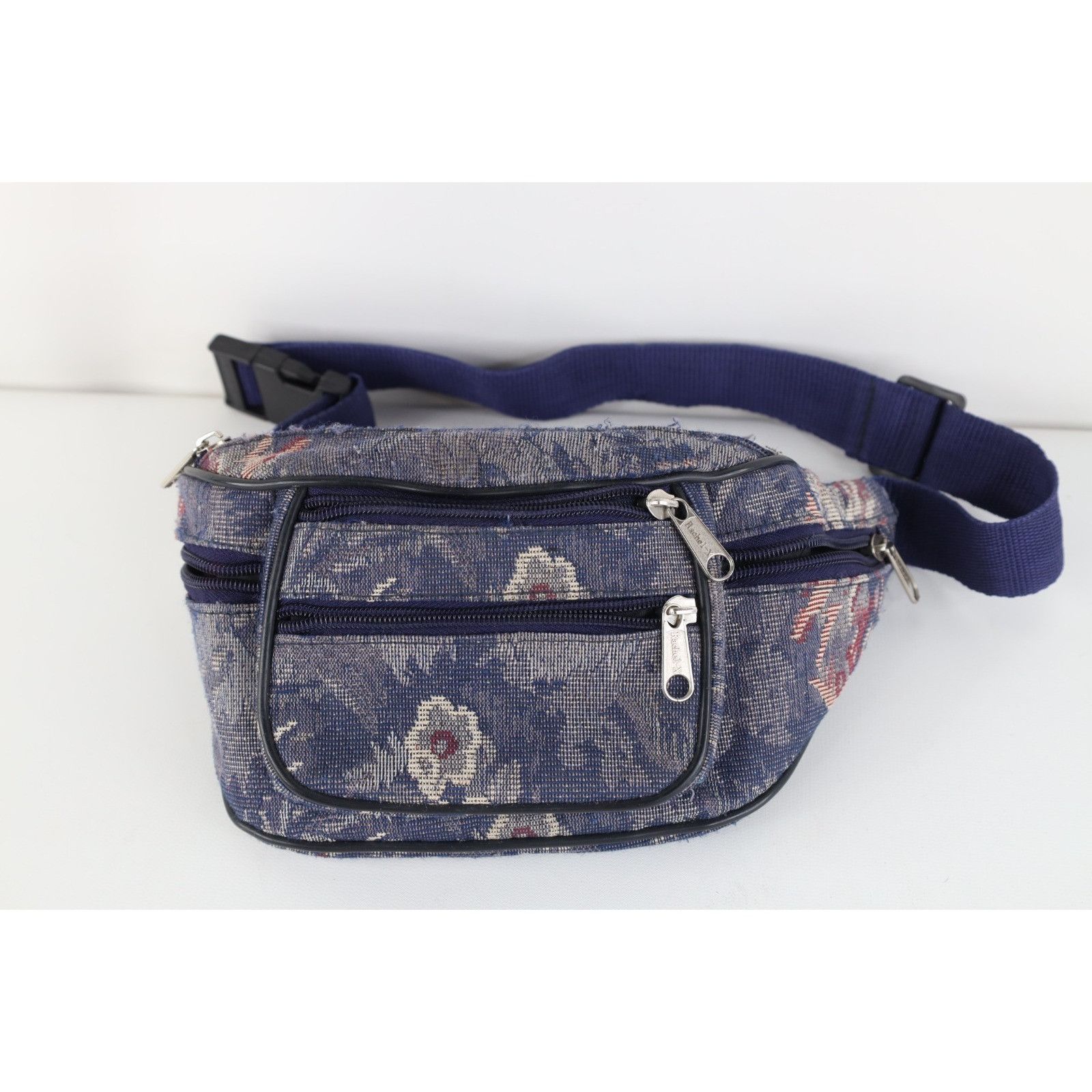 Vintage Vintage 90s Babydoll Tapestry Needlepoint Flower Fanny Pack Size ONE SIZE - 1 Thumbnail