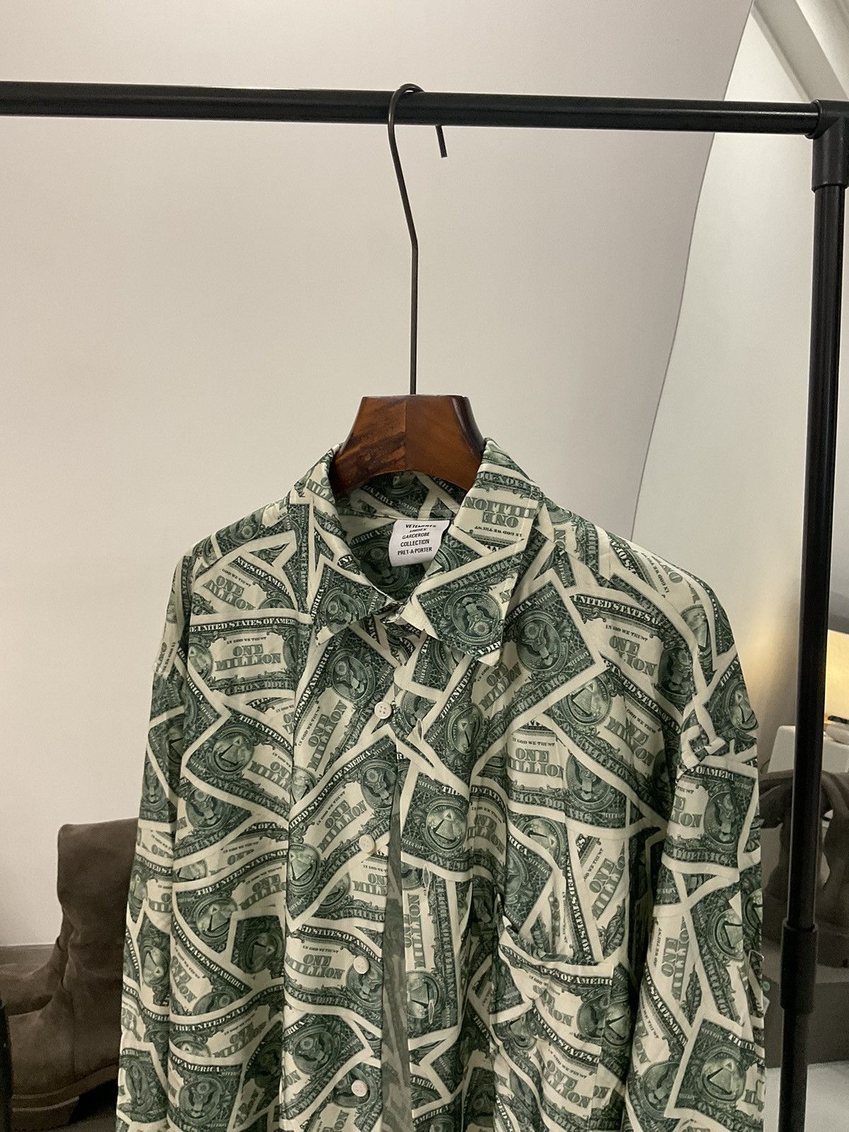 Vetements Vetements million dollars shirt Size US S / EU 44-46 / 1 - 6 Thumbnail