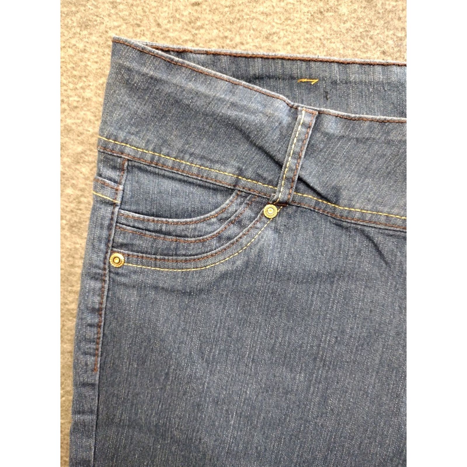 Vintage Unbranded Women's Skinny Jeans 21/22 Button Closure Denim Blue Slim Plus Size 30 Inseam City Pattern Stretch Medium Wash Jeans Trousers Size 42" / US 20 - 6 Thumbnail