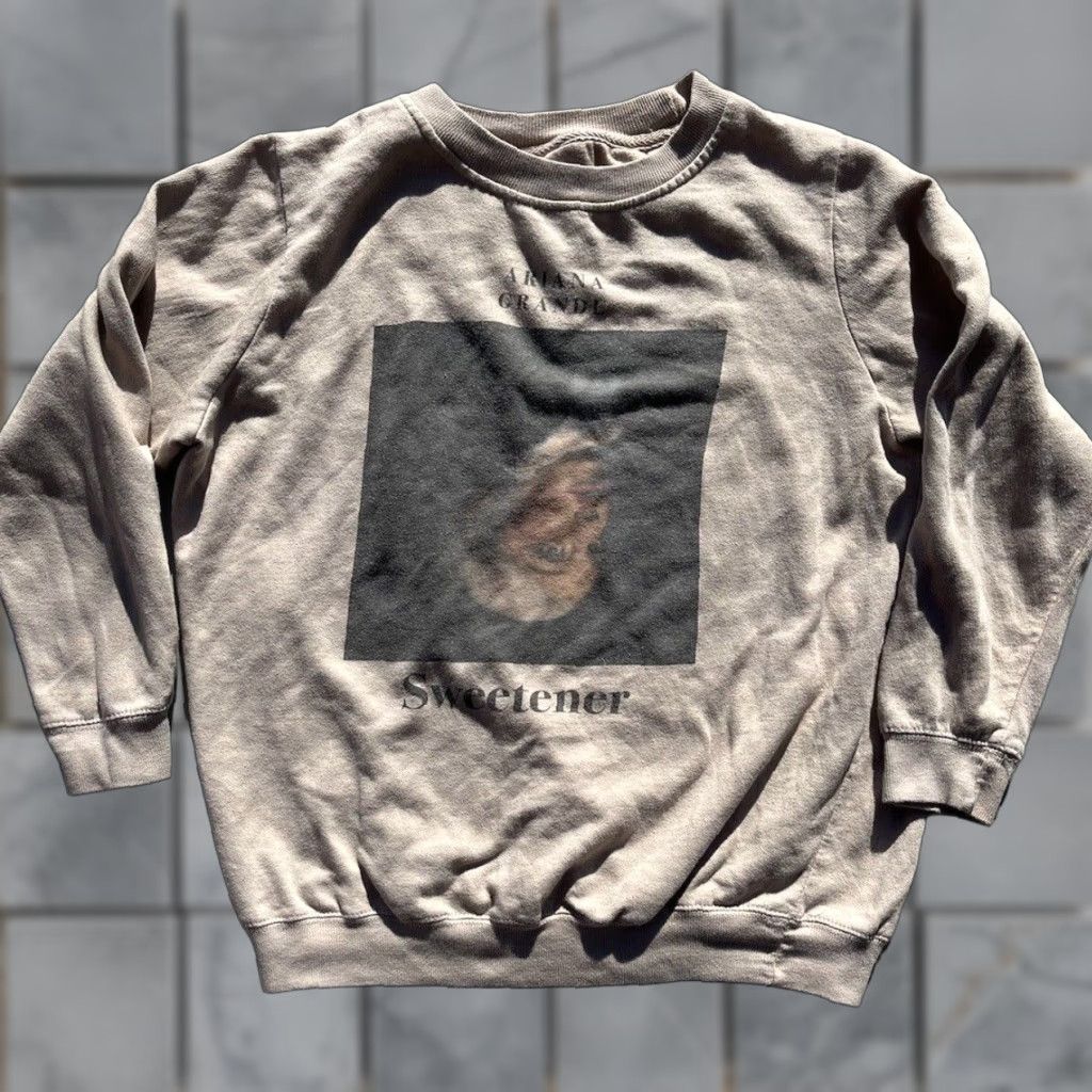 Vintage VINTAGE? No. Women's Ariana Grande Sweatshirt Beige Sweetener Spell-Out XL Pop Singer NYC Y2K Size XL / US 12-14 / IT 48-50 - 1 Thumbnail