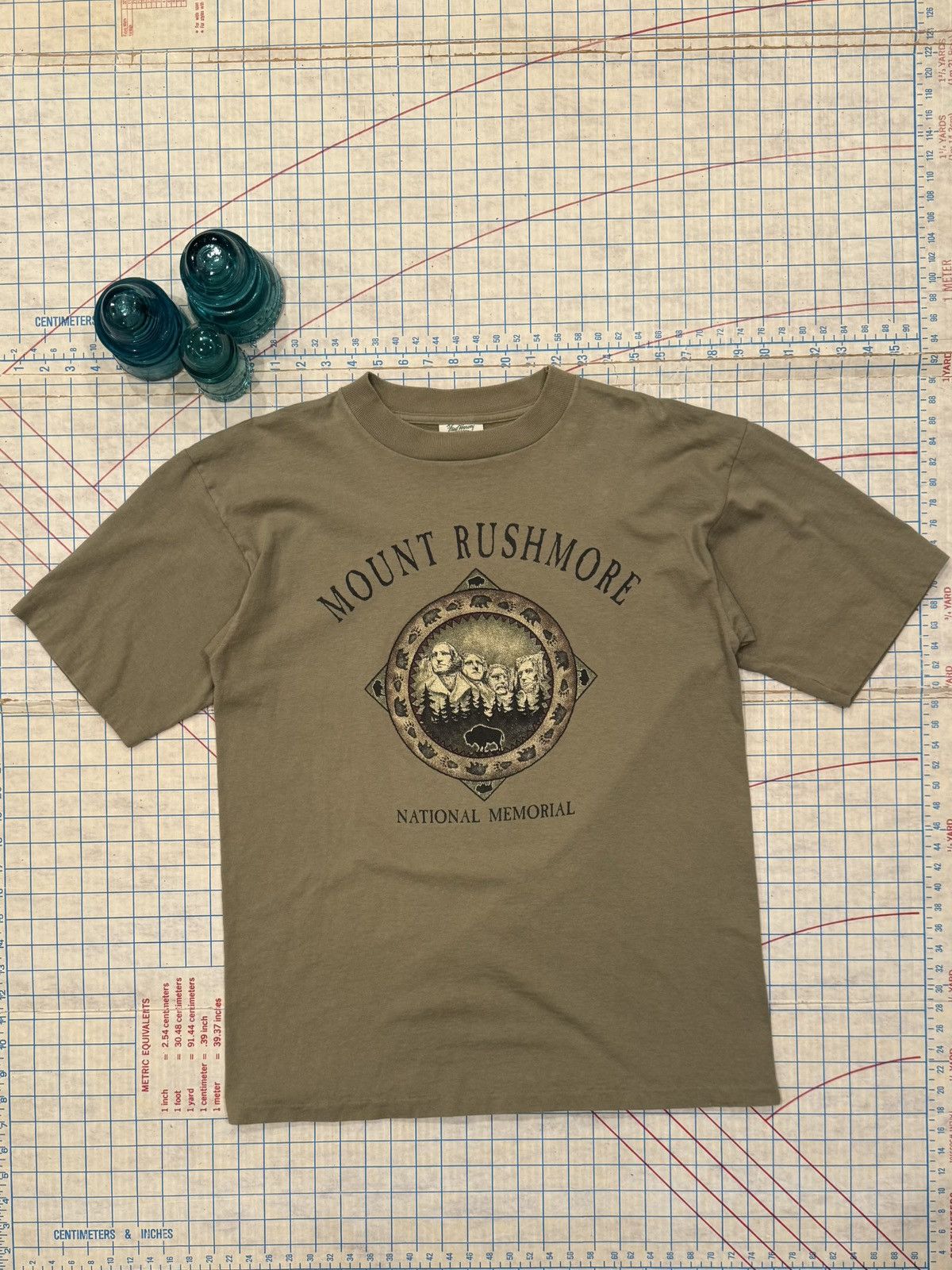Vintage Vintage Mount Rushmore Graphic Tee Mens Size Large USA Made Size US L / EU 52-54 / 3 - 2 Thumbnail