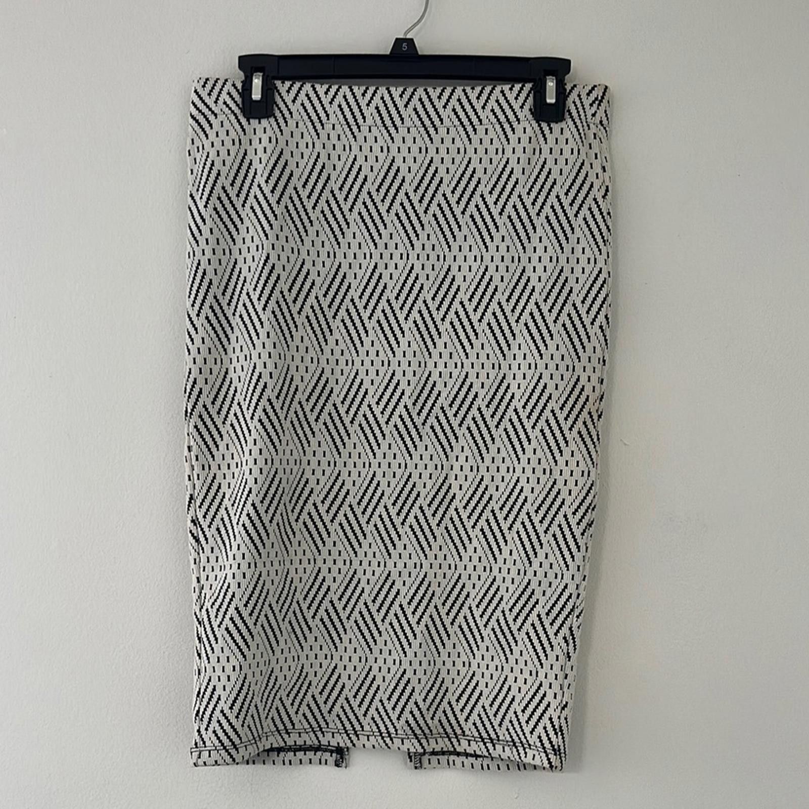Forever 21 Forever 21 Black and White Pencil Skirt Knee-Length Workwear Size 36" / US 14 / IT 50 - 1 Thumbnail