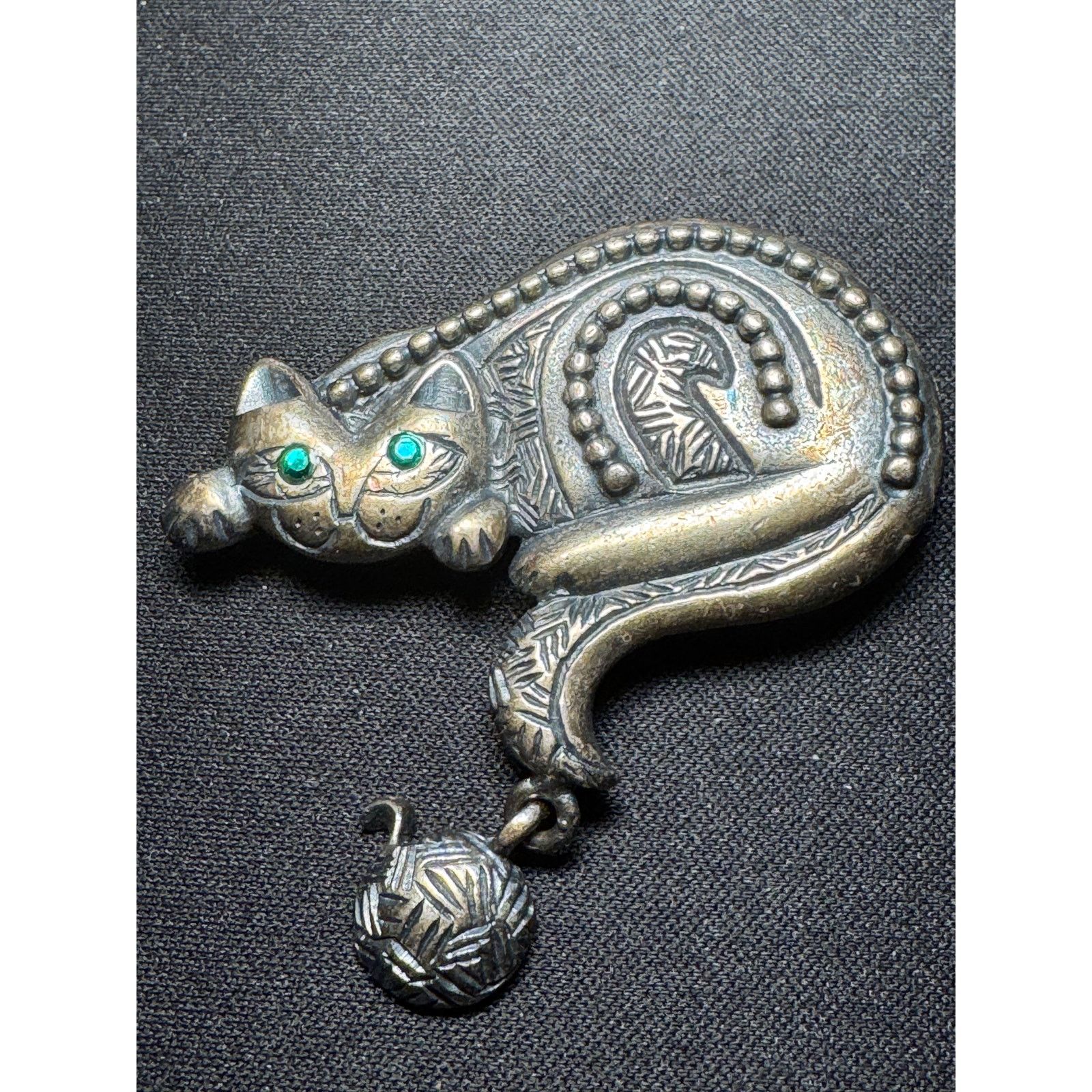 Other Newpro Pewter Cat with Yarn and Green Eyes Brooch Size ONE SIZE - 2 Thumbnail