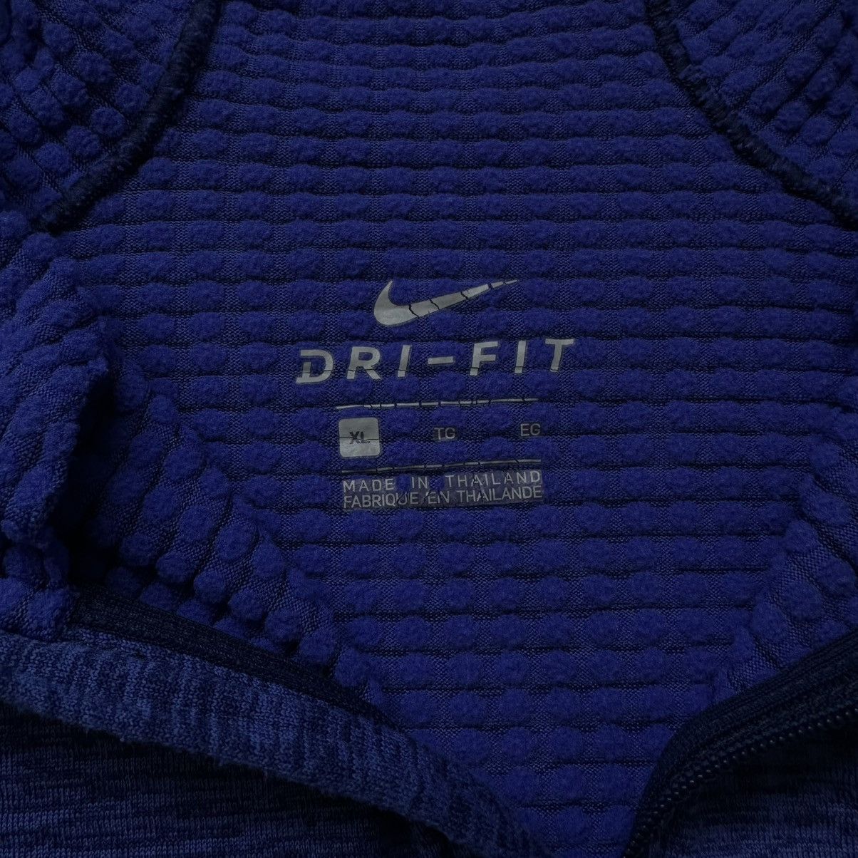 Nike VTG Mans Nike Dry - Fit Long-sleeve T-shirts Sport-wear Size US XL / EU 56 / 4 - 11 Thumbnail