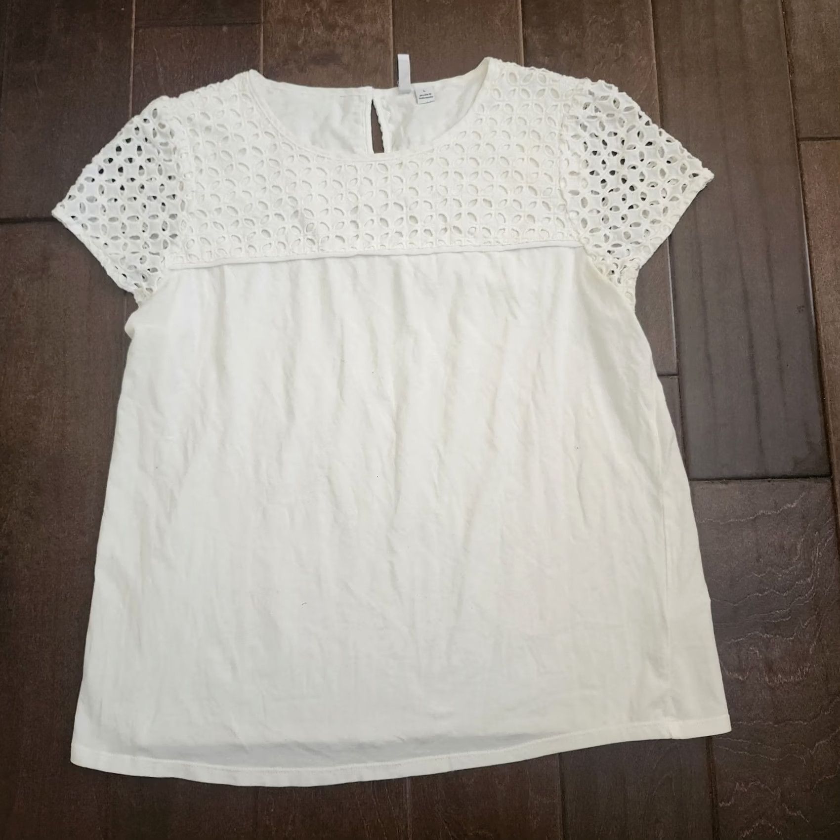 Vintage ELLE White Lace Yoke Short Sleeve Top JUNIOR L Blouse Women Shirt Casual Party/Cocktail Travel Basics Cotton Blend Pullover Slim/Regular Fit Size L / US 10 / IT 46 - 2 Thumbnail